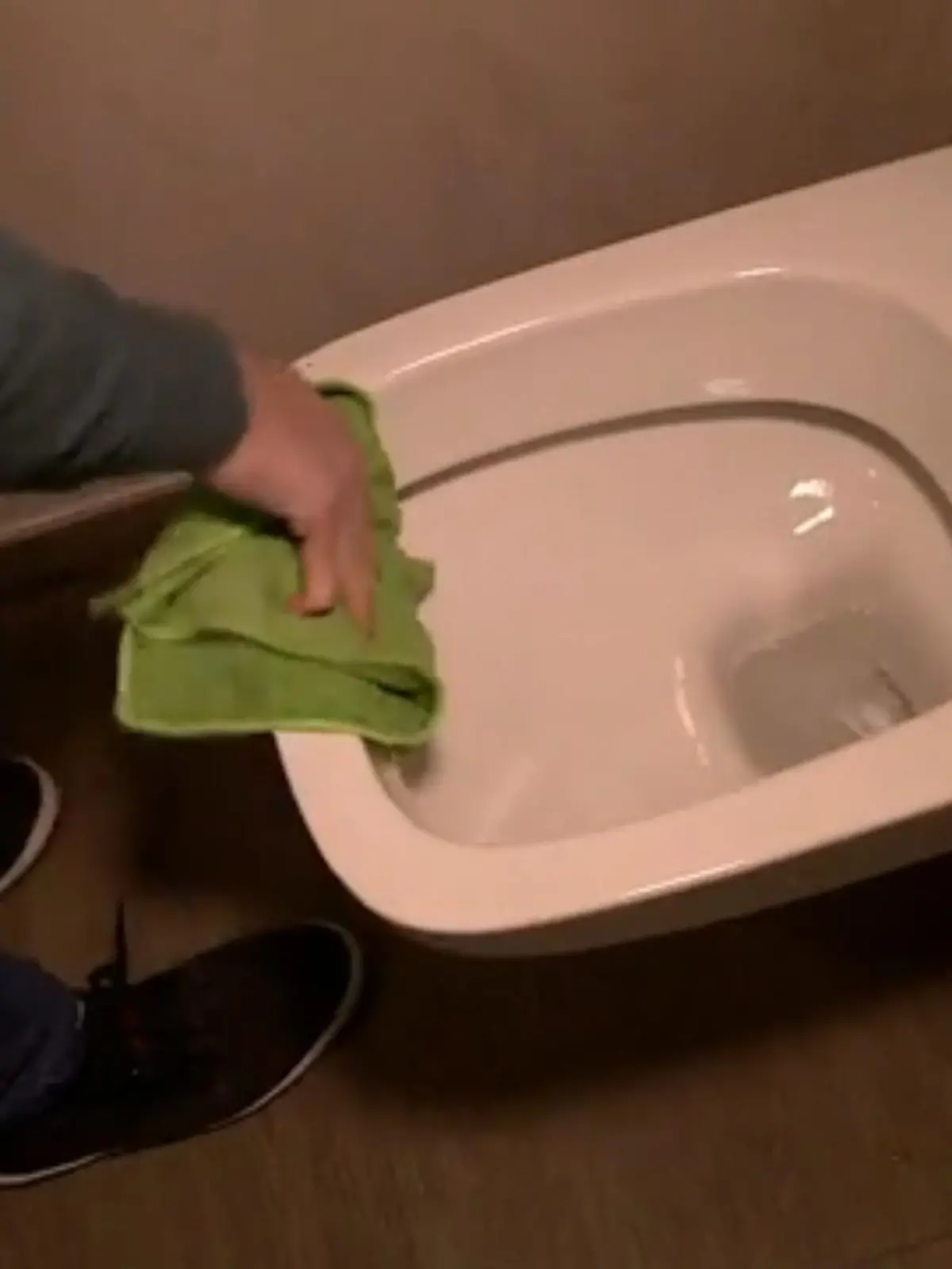 Bild zu: "Schule sammelt Geld für saubere Toilet"