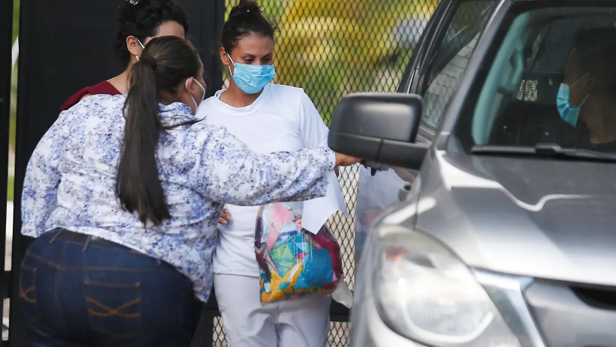 Sara Rogel, who was sentenced to 30 years in prison for a suspected abortion, is embraced by her mother as she is released from jail in Zacatecoluca, El Salvador June 7, 2021. REUTERS/Jose Cabezas