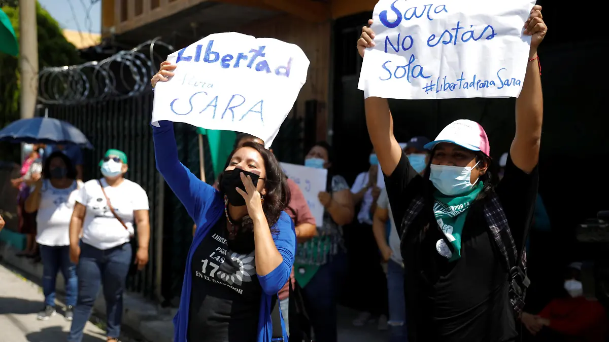Women hold placards that read, "Freedom for Sara" and "Sara you are not alone" during a protest as Sara Rogel, who was sentenced to 30 years in prison for a suspected abortion, attends a hearing in Cojutepeque, El Salvador May 31, 2021. REUTERS/Jose Cabezas
