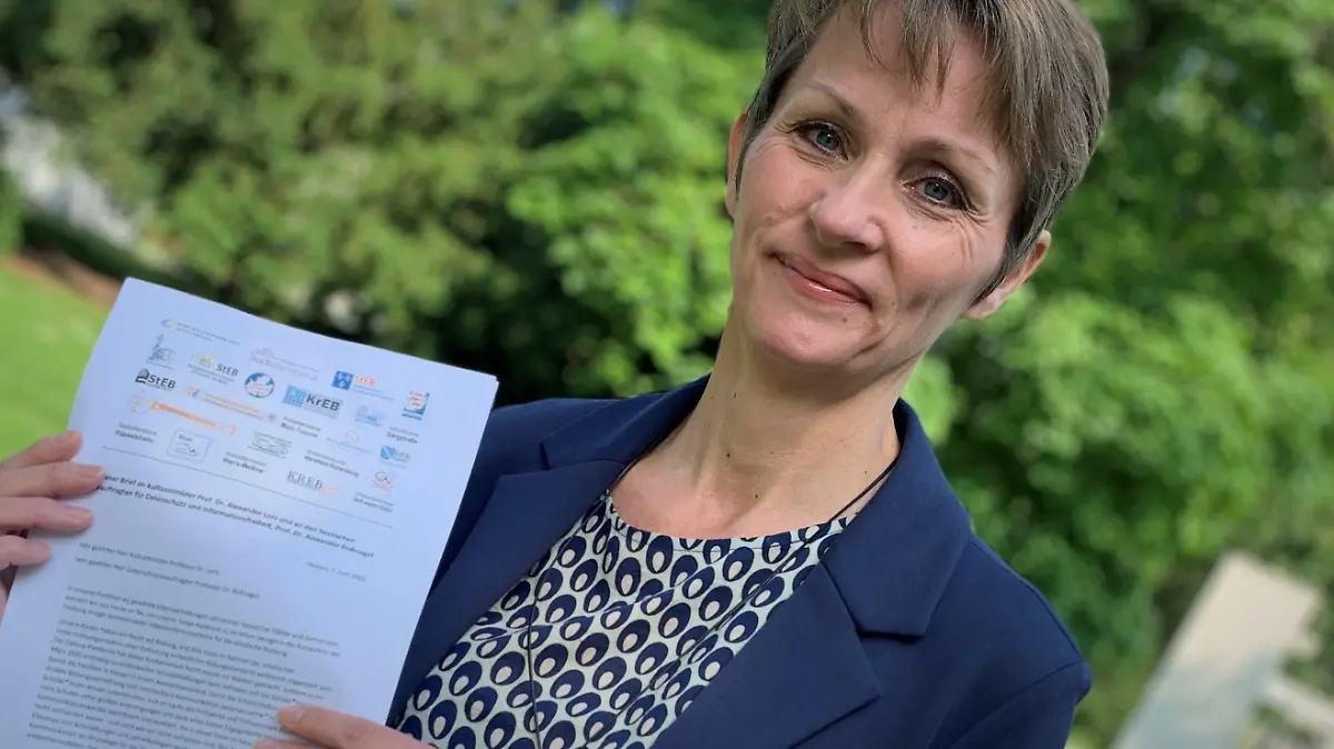 Elternbeirätin Rafaela Hartenstein aus Frankfurt hat den Offenen Brief an den Kultusminister mit unterzeichnet.