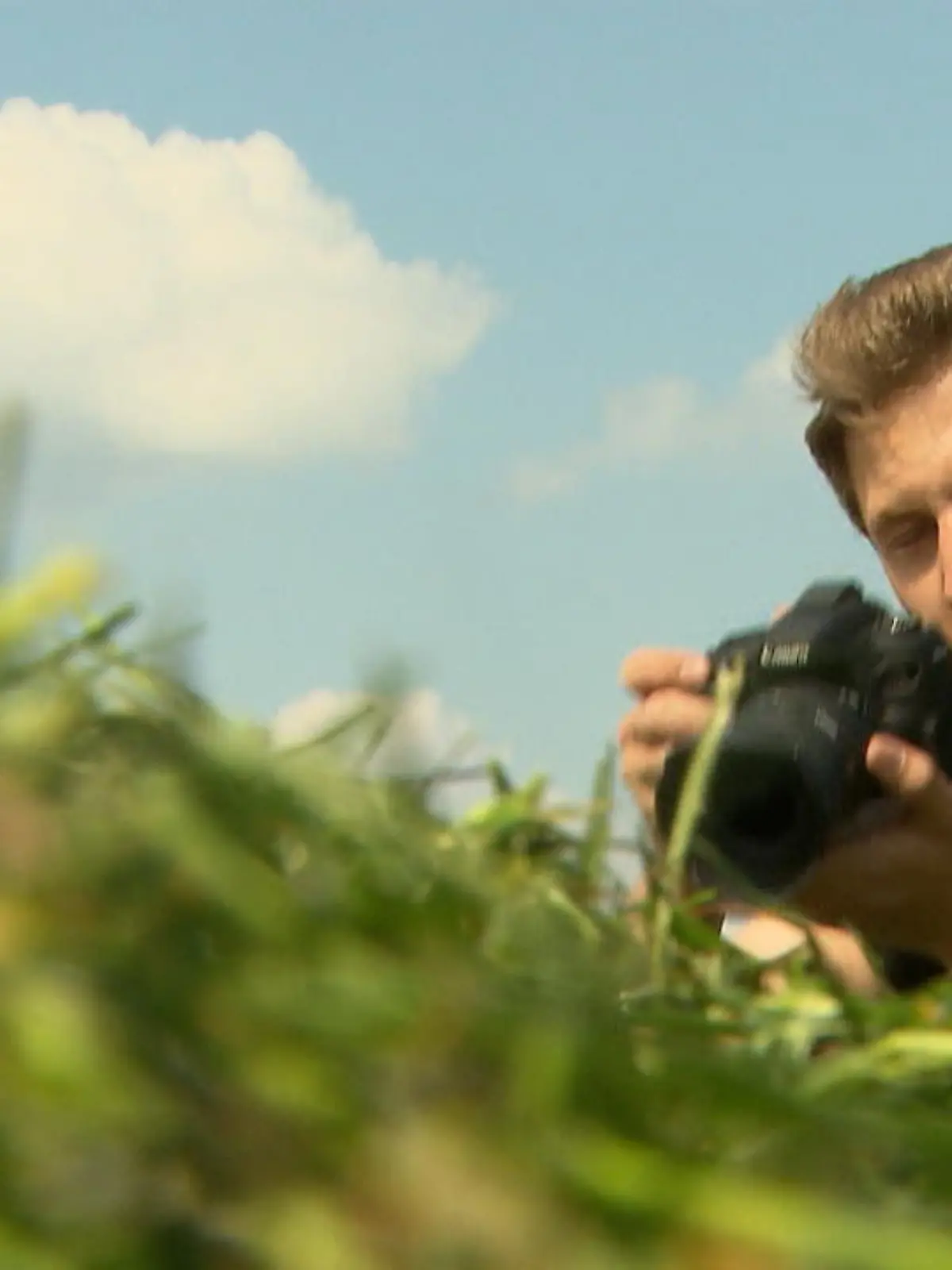 Bild zu: "Fotograf steht auf schweres Gefährt"