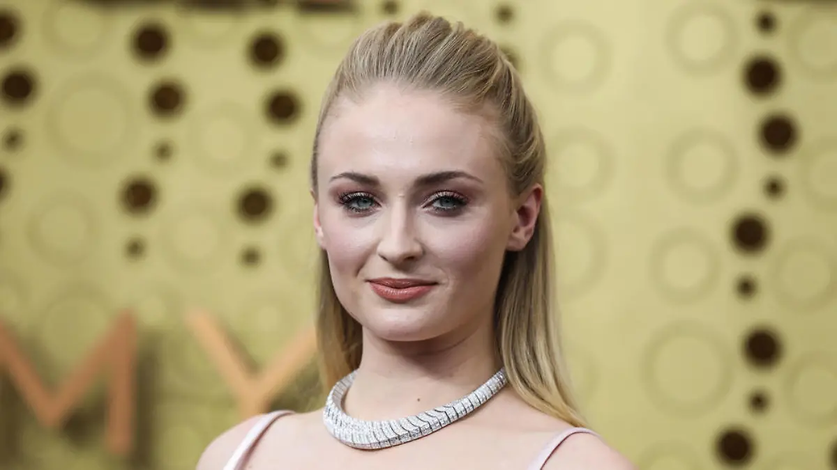 Sophie Turner spricht Prinzessin Charlotte in "The Prince"