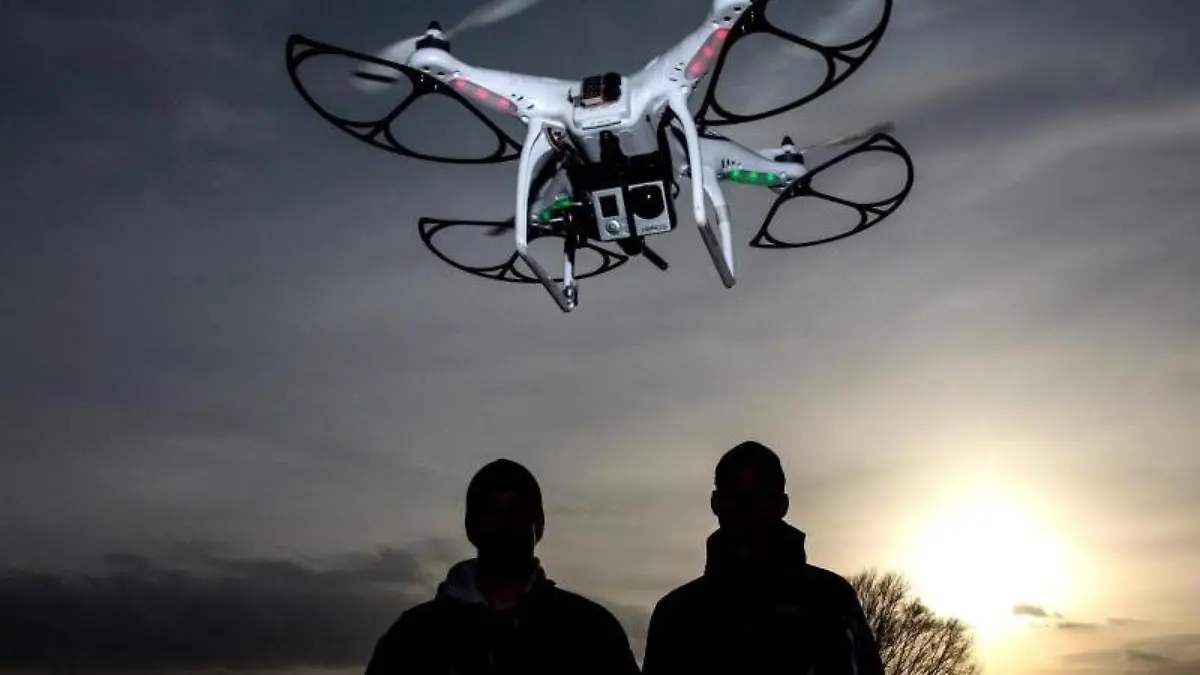 Eine Drohne mit Action-Cam an Bord kann HD-Filme aus der Vogelperspektive aufnehmen. Foto: Axel Heimken