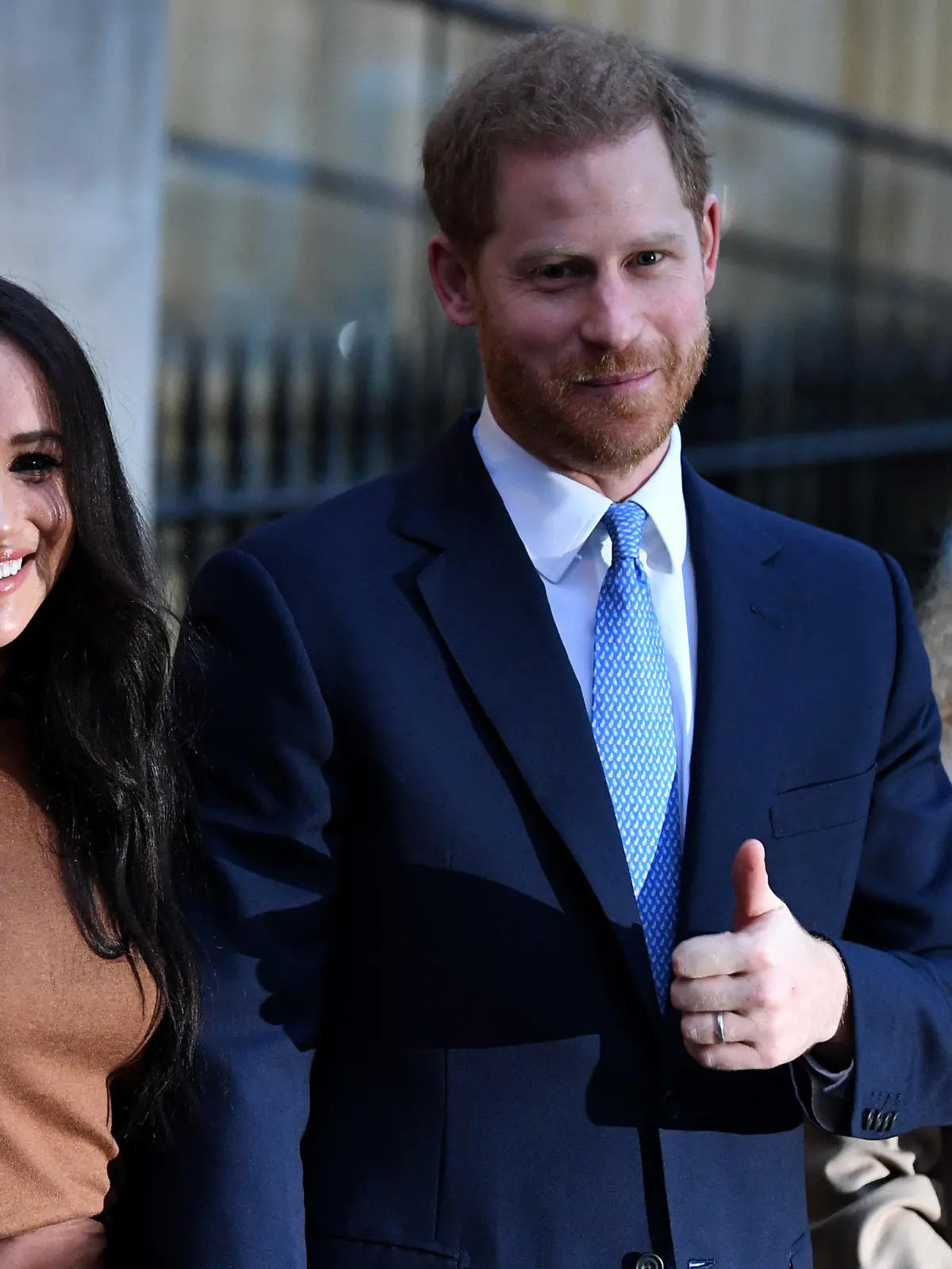 ARCHIV - 07.01.2020, Großbritannien, London: Meghan (l), Herzogin von Sussex, und der britische Prinz Harry, Herzog von Sussex, nach ihrem Besuch im Canada House. Harry und Meghan sind zum zweiten Mal Eltern geworden. Lilibet «Lili» Diana Mountbatten-Windsor sei am 04.06.2021 in Kalifornien gesund auf die Welt gekommen. Foto: Finnbarr Webster/PA Wire/dpa +++ dpa-Bildfunk +++