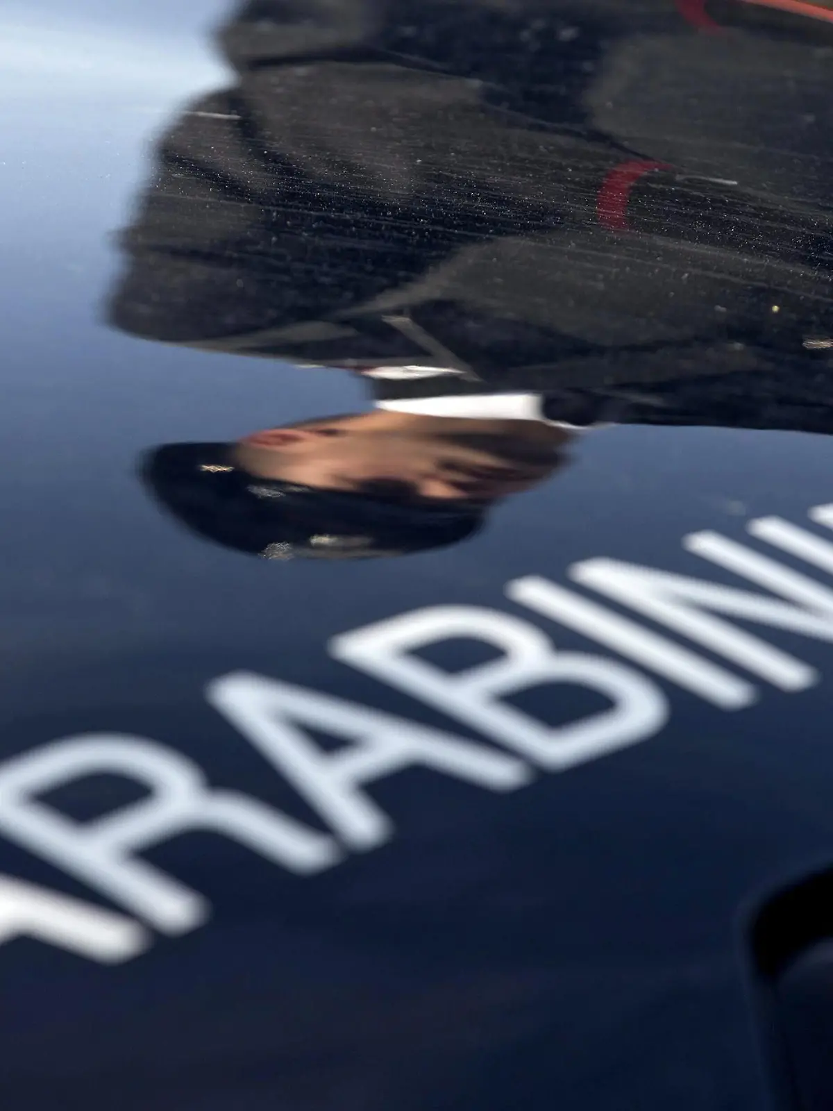 epa05026382 Italian Carabinieri patrol in Saint Peter's square during the Pope Francis' Angelus prayer, Vatican City, 15 November 2015. Security measures have been beefed up in the wake of the 13 November Paris attacks. EPA/CLAUDIO PERI