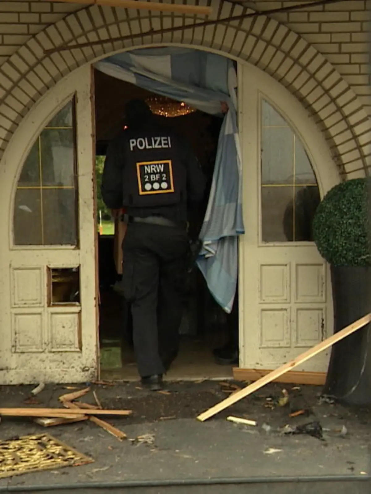 Bild zu: "Vier Haftbefehle in NRW vollstreckt"