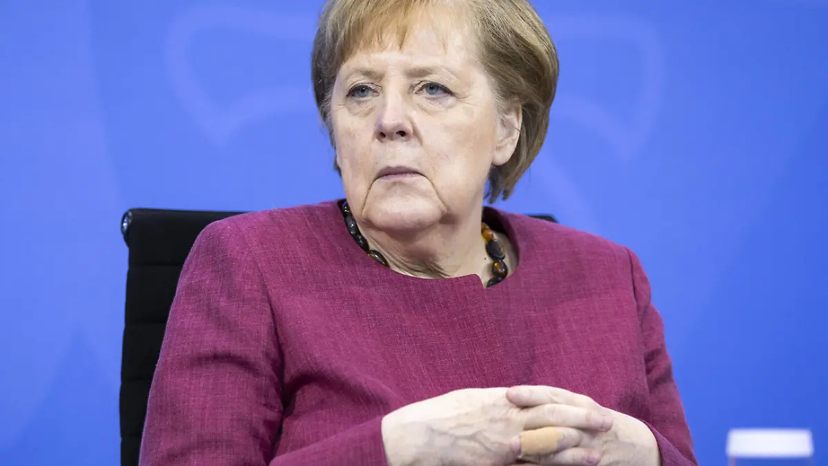 Bundeskanzlerin Angela Merkel, CDU, aufgenommen waehrend einer gemeinsamen Pressebegegnung mit dem Ministerpraesidenten des Landes Brandenburg Dietmar_Woidke, SPD, hier nicht im Bild im Anschluss an die 48. Regionalkonferenz der Regierungschefs der ostdeutschen Laender MPK-Ost. Berlin, 02.06.2021. Berlin Deutschland *** German Chancellor Angela Merkel, CDU, photographed during a joint press meeting with the State Premier of Brandenburg Dietmar Woidke, SPD, not pictured here following the 48 Regional Conference of the Heads of Government of the Eastern German States MPK East Berlin, 02 06 2021 Berlin Germany Copyright: xJaninexSchmitz/photothek.dex