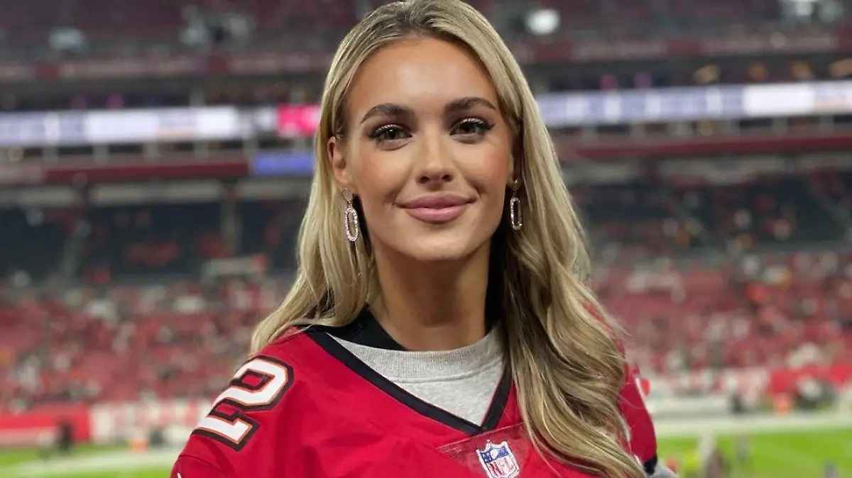 Dieses Foto ging Viral: Das OnlyFans-Model im Tom Brady Trikot