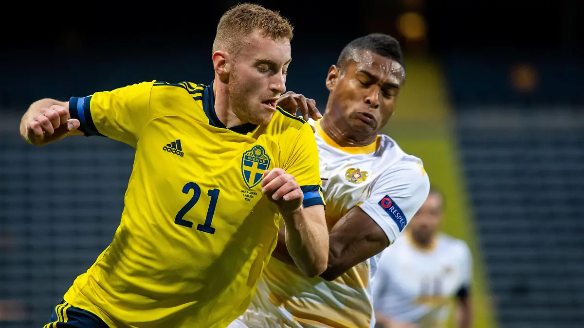 210605 Dejan Kulusevski of Sweden and Wbemyar Angulo Mosquera of Armenia during the International Friendly, Länderspiel, Nationalmannschaft football match between Sweden and Armenia on June 5, 2021 in Stockholm. Photo: Joel Marklund / BILDBYRAN / kod JM / JM0121 bbeng fotboll football soccer fotball landskamp träningslandskamp international friendly sverige sweden sverige a armenien armenia *** 210605 Dejan Kulusevski of Sweden and Wbemyar Angulo Mosquera of Armenia during the international friendly football match between Sweden and Armenia on June 5, 2021 in Stockholm Photo Joel Marklund BILDBYRAN code JM JM0121, PUBLICATIONxNOTxINxSWExNORxAUT Copyright: JOELxMARKLUND BB210605JM043