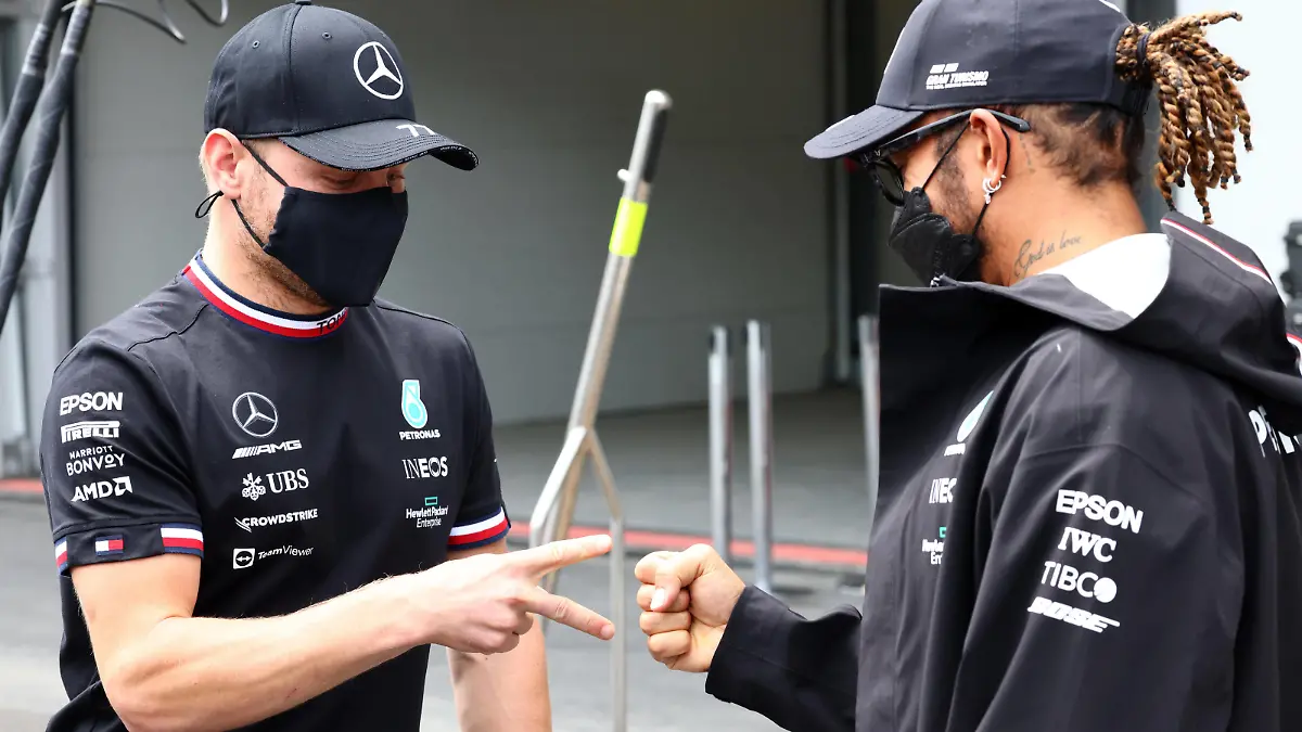 Formula 1 2021: Azerbaijan GP BAKU CITY CIRCUIT, AZERBAIJAN - JUNE 06: Valtteri Bottas, Mercedes, and Sir Lewis Hamilton, Mercedes during the Azerbaijan GP at Baku City Circuit on Sunday June 06, 2021 in Baku, Azerbaijan. Photo by Steve Etherington / LAT Images Images PUBLICATIONxINxGERxSUIxAUTxHUNxONLY GP2106_091112SNE43349 