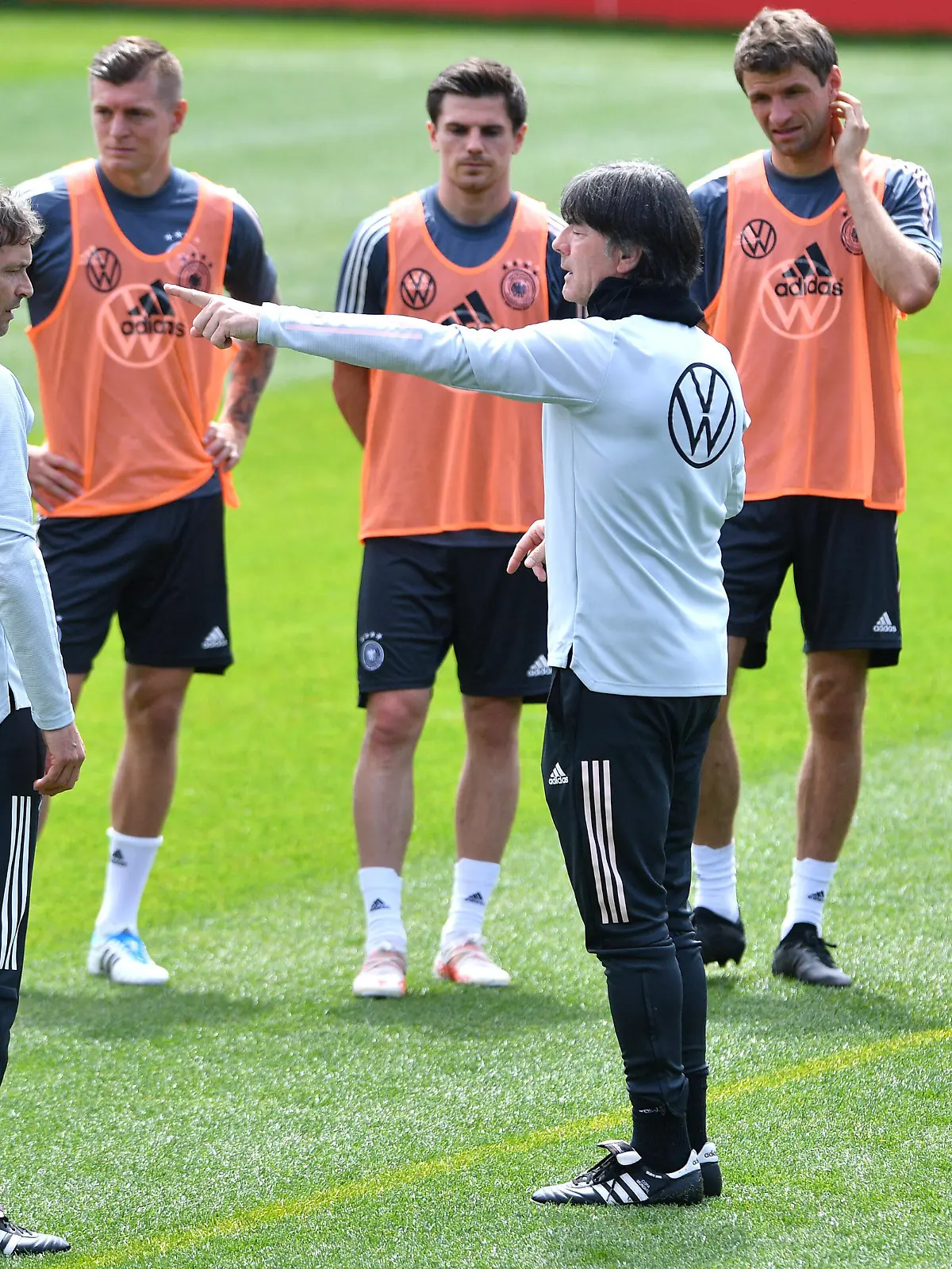 Trainingslager deutsche Fußball-Nationalmannschaft am 04.06.2021 in Seefeld Ansprache Joachim Jogi Löw  Bundestrainer / Trainer Deutschland  *** German national football team training camp on 04 06 2021 in Seefeld speech Joachim Jogi Löw national coach coach Germany xHDx 