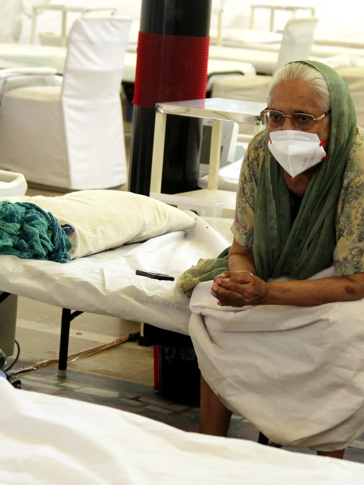  Corona Virus Outbreak In India An elderly woman suffering from coronavirus is seen inside a COVID-19 care facility, setup inside Gurudwara Rakab Ganj Sikh temple, in New Delhi, India on June 3, 2021. New Delhi India makhija-notitle210603_npxfo PUBLICATIONxNOTxINxFRA Copyright: xMayankxMakhijax