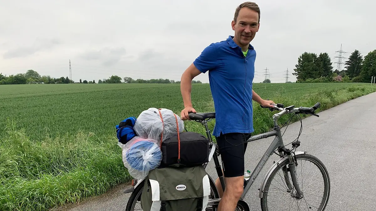 RTL-Reporter Cord Eickhoff auf dem Fahrrad