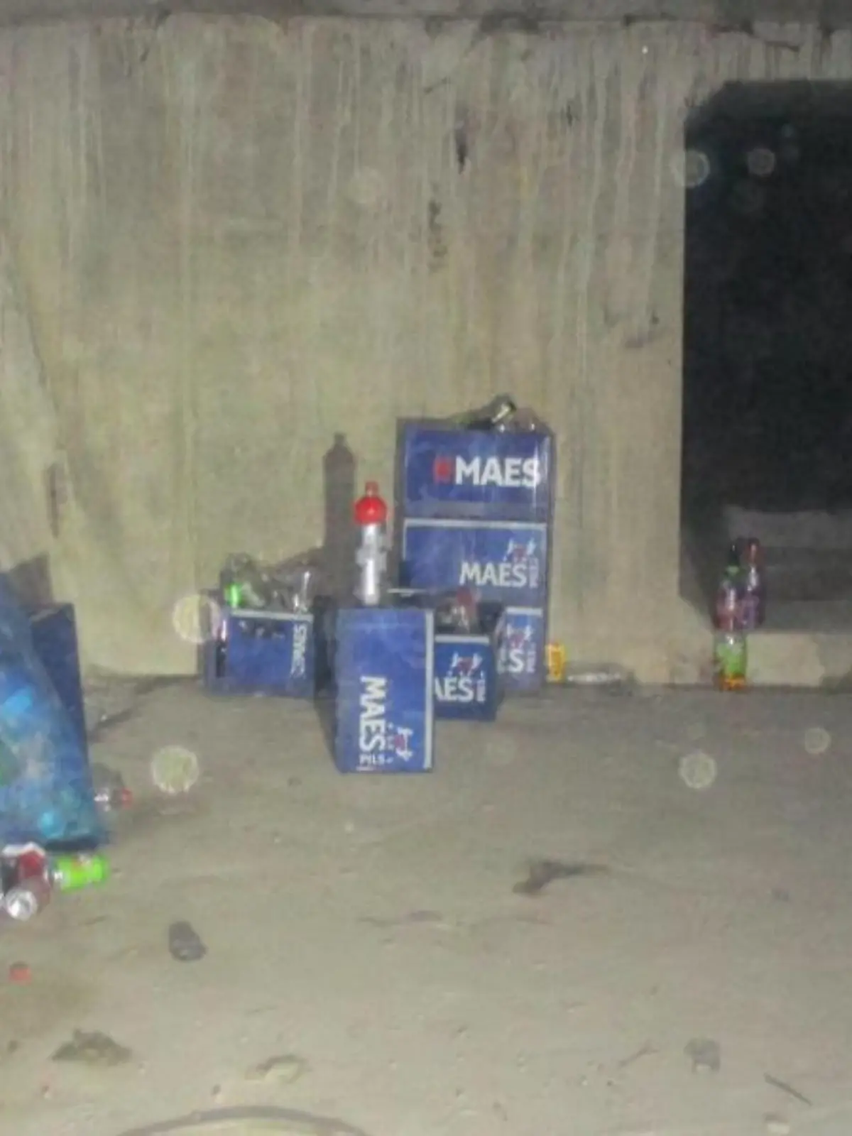 Illegale Party in Hohlraum der Autobahn 4