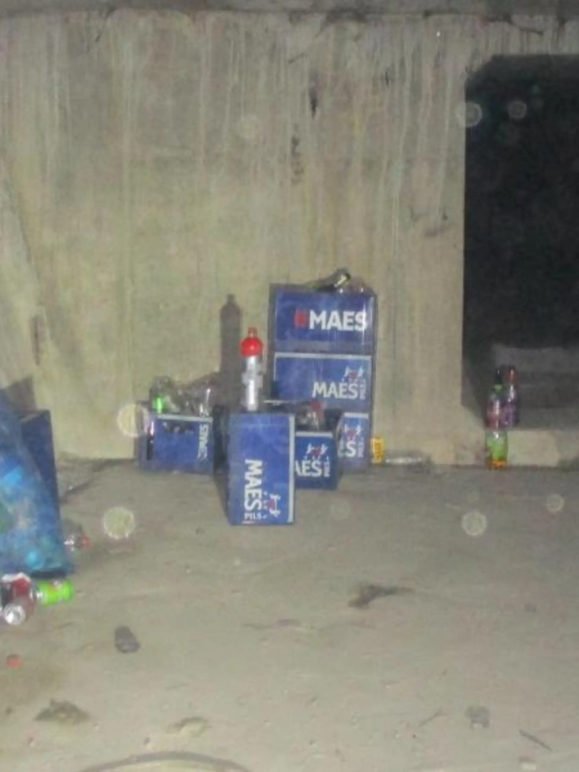 Illegale Party in Hohlraum der Autobahn 4