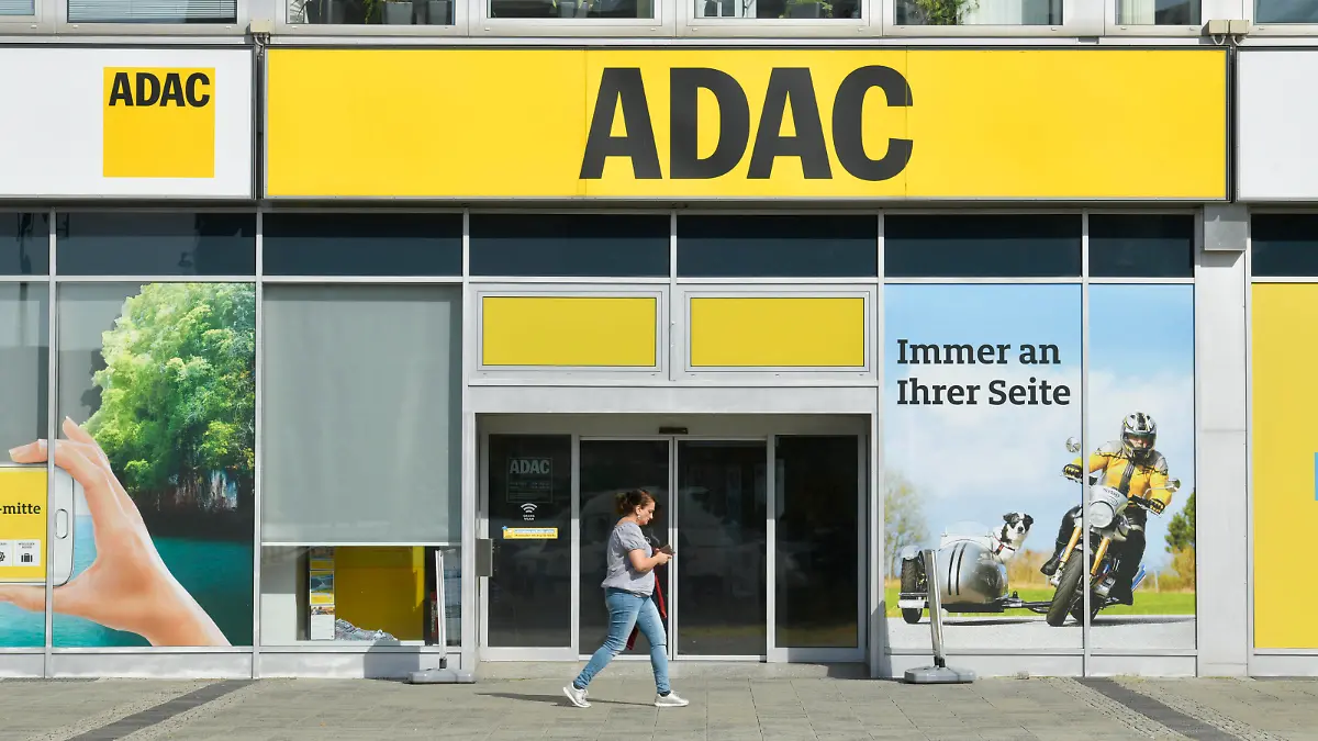 ADAC Geschäftsstelle, Alexanderstraße, Mitte, Berlin, Deutschland *** ADAC Office, Alexanderstraße, Mitte, Berlin, Germany