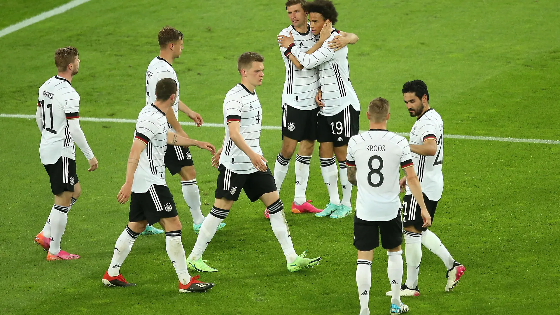07.06.2021, Fussball, Länderspiel, Testspiel 2020/21, Deutschland - Lettland, in der Merkur Spiel-Arena Düsseldorf, Torjubel v.l. Timo Werner Deutschland, Robin Gosens Deutschland, Joshua Kimmich Deutschland, Matthias Ginter Deutschland, Thomas Müller Deutschland, Leroy Sane Deutschland, Toni Kroos Deutschland und Ilkay Gündogan Deutschland ***DFL and DFB regulations prohibit any use of photographs as image sequences and/or quasi-video.*** *** 07 06 2021, Football, International match, Test match 2020 21, Germany Latvia, at Merkur Spiel Arena Düsseldorf, Goal celebration v l Timo Werner Germany , Robin Gosens Germany , Joshua Kimmich Germany , Matthias Ginter Germany , Thomas Müller Germany , Leroy Sane Germany , Toni Kroos Germany and Ilkay Gündogan Germany DFL and DFB regulations prohibit any use of photographs as image sequences and or quasi video