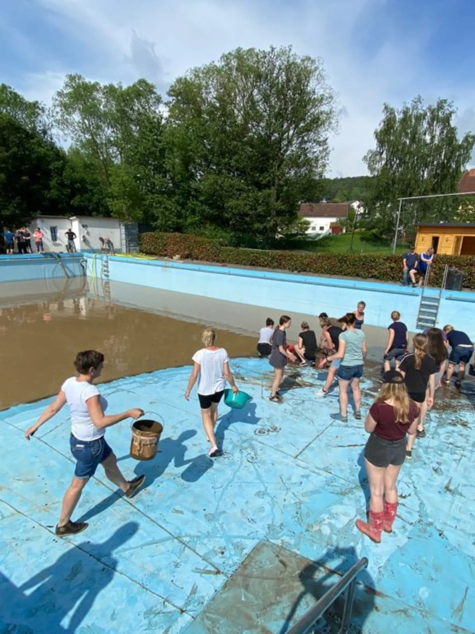 Unwetterschäden an Freibad Herzhausen.