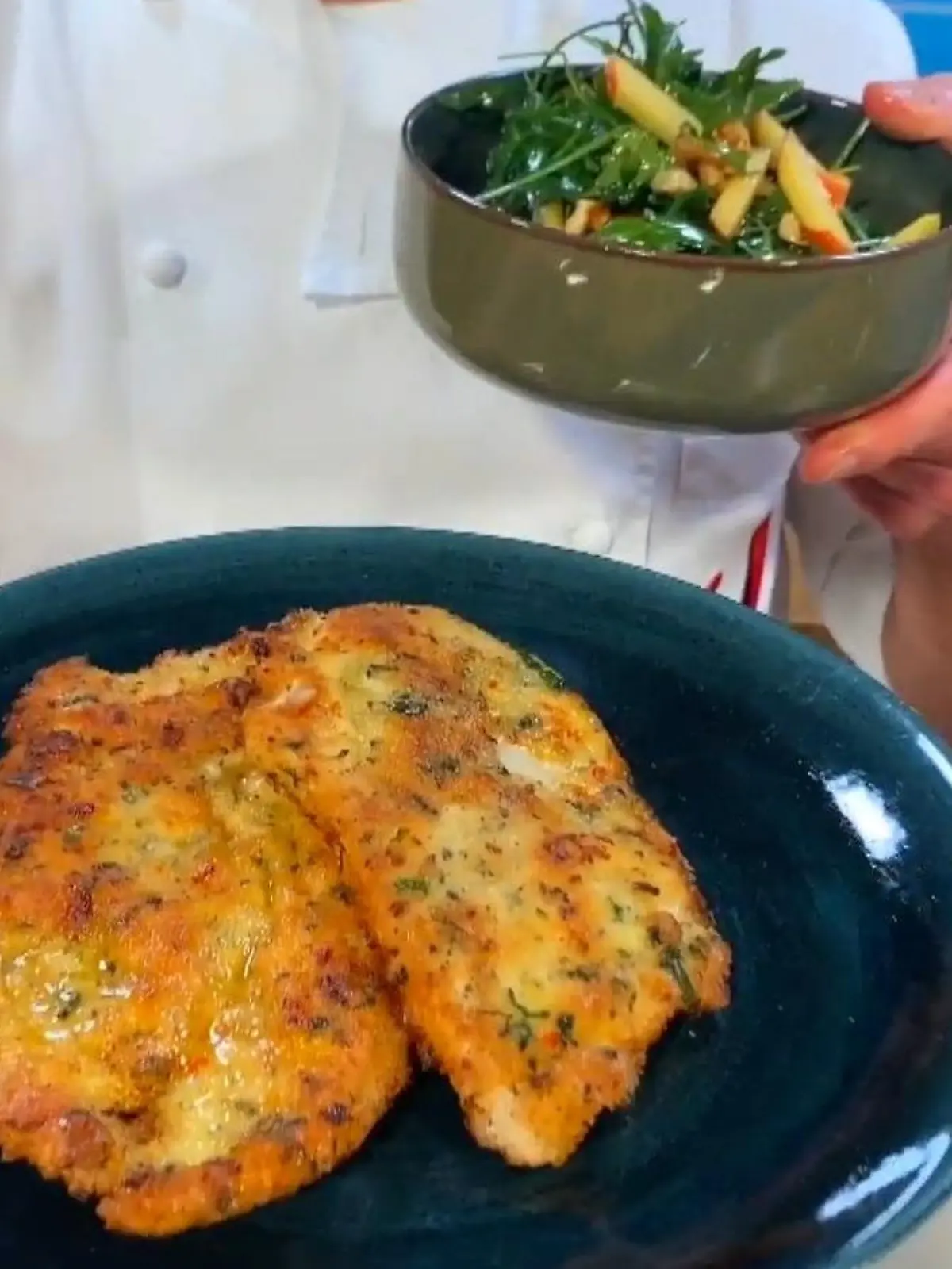 Hat jemand Crispy Chicken gesagt? Wer Fan von knusprigem Hähnchenfilet ist, ist bei diesem Rezept von Steffen Henssler goldrichtig.