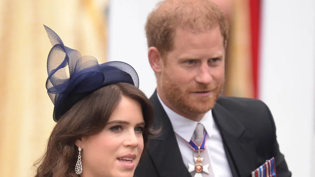 Mit starken Bildern der Krönung: Prinzessin Eugenie hält zu Prinz Harry!