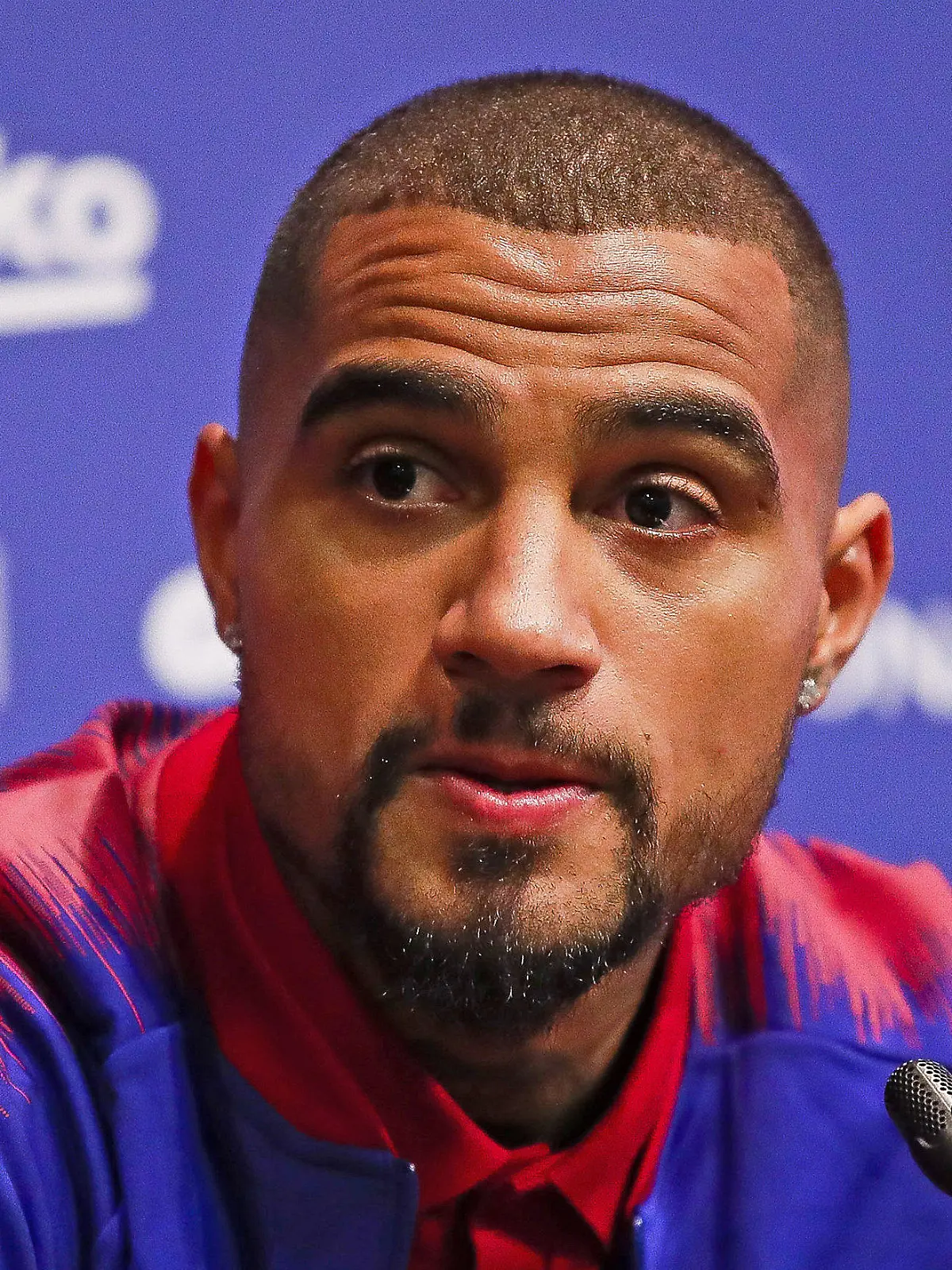 ARCHIV - 22.01.2019, Spanien, Barcelona: Kevin-Prince Boateng spricht bei der Pressekonferenz. Boateng hat die Nicht-Nominierung seines Halbbruders Jérôme für die Fußball-EM erstaunt.(zu dpa «Kevin-Prince Boateng: Nicht-Nominierung von Jérôme «überraschend»») Foto: Marc Dominguez/ZUMA Wire/dpa +++ dpa-Bildfunk +++