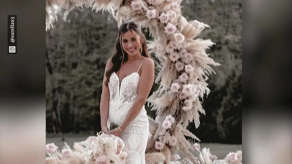 So war Sarahs Suche nach dem Hochzeitskleid Frisch vermähltes Ehepaar Engels