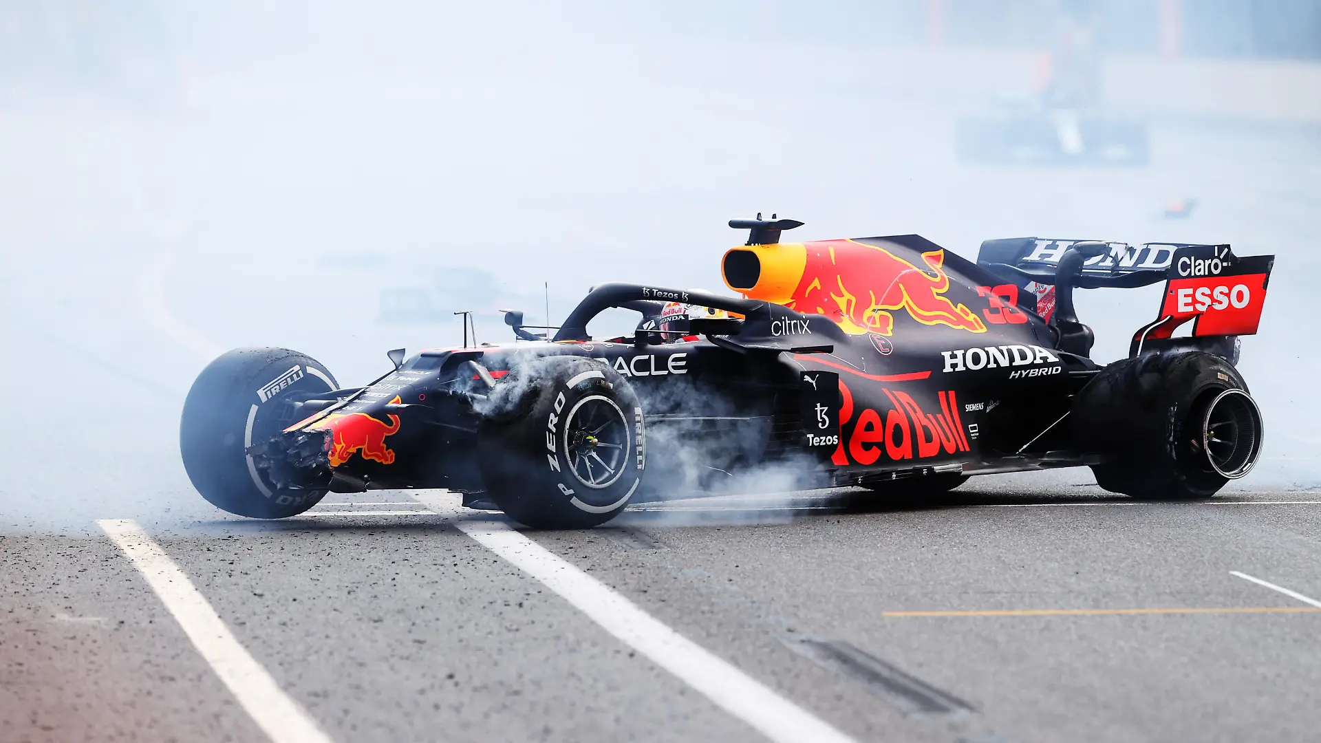 BAKU, AZERBAIJAN - JUNE 06: Max Verstappen of the Netherlands driving the (33) Red Bull Racing RB16B Honda crashes during the F1 Grand Prix of Azerbaijan at Baku City Circuit on June 06, 2021 in Baku, Azerbaijan. (Photo by Clive Rose/Getty Images)