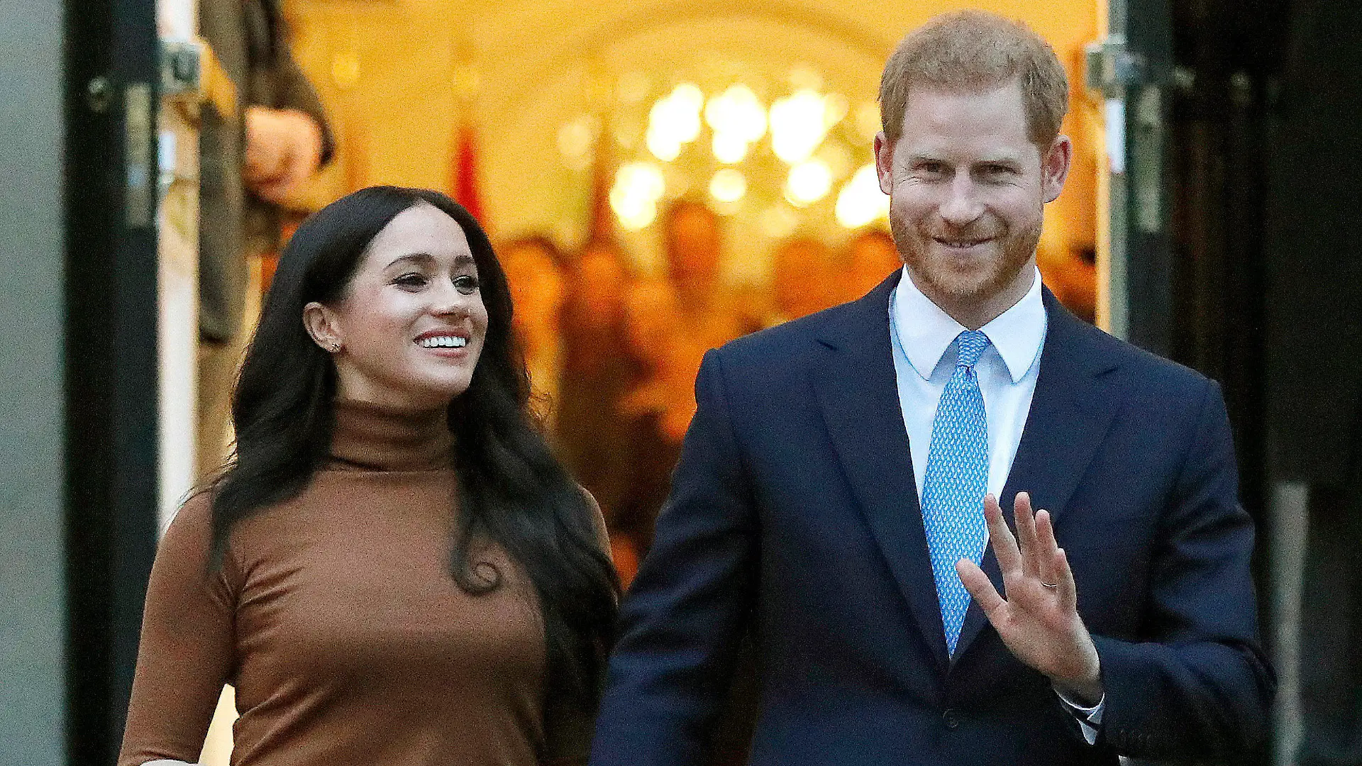 ARCHIV - 07.01.2020, Großbritannien, London: Der britische Prinz Harry und seine Frau, Herzogin Meghan, verlassen das Kanada-Haus. (zu dpa: «Der Titel-Streit - Zank zum dritten Hochzeitstag von Harry und Meghan») Foto: Frank Augstein/AP/dpa +++ dpa-Bildfunk +++