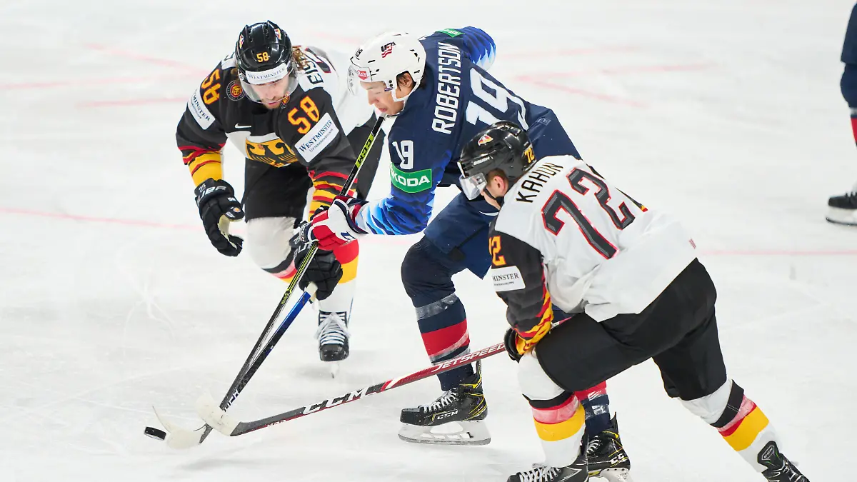 Jason Robertson 19 of the United States compete, fight for the puck against Markus Eisenschmid 58 of Germany NHL, Eishockey Herren, USA Player Dominik Kahun 72 of Germany Edmonton Oilers USA - GERMANY IIHF Ice hockey, Eishockey WORLD CHAMPIONSHIPS Final for 3rd place in Riga, Latvia, Lettland, June 6, 2021, Season 2020/2021 