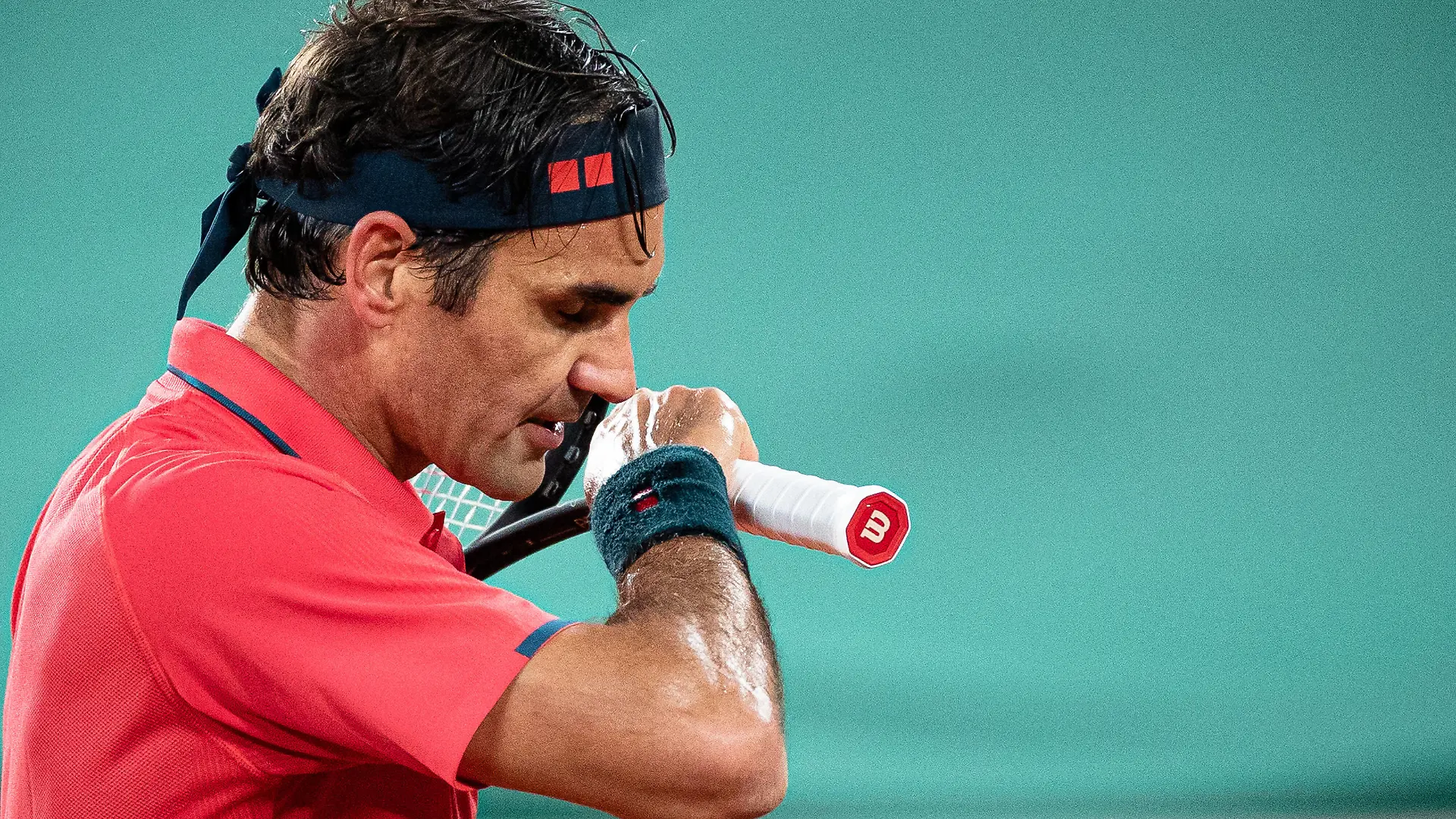 210606 -- PARIS, June 6, 2021 -- Roger Federer of Switzerland reacts during the men s singles third round match between Roger Federer of Switzerland and Dominik Koepfer of Germany at the French Open tennis tournament at Roland Garros in Paris, France, June 5, 2021. Photo by /Xinhua SPFRANCE-PARIS-TENNIS-ROLAND GARROS-FRENCH OPEN-MEN S SINGLES AurelienxMorissard PUBLICATIONxNOTxINxCHN