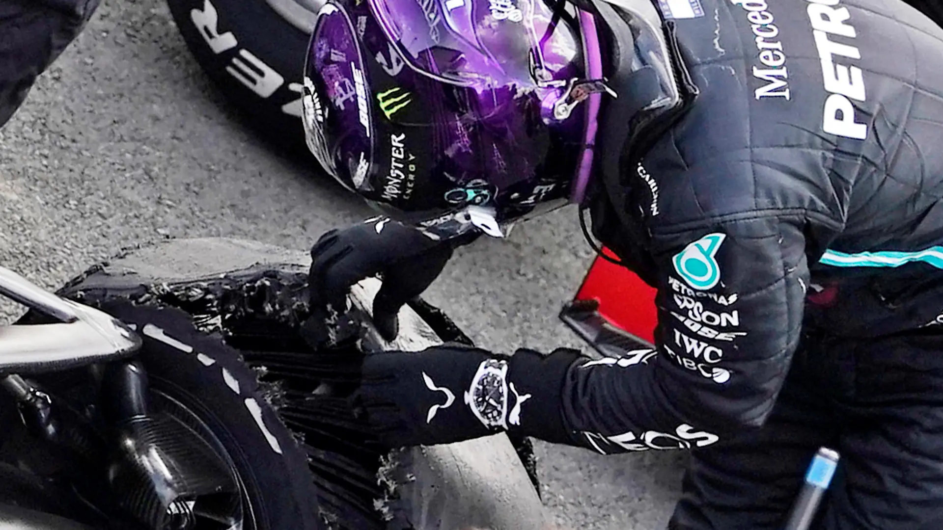 Formula One F1 - British Grand Prix - Silverstone Circuit, Silverstone, Britain - August 2, 2020 Mercedes' Lewis Hamilton looks at his tyre after winning the race with a puncture on the final lap Pool via REUTERS/Will Oliver