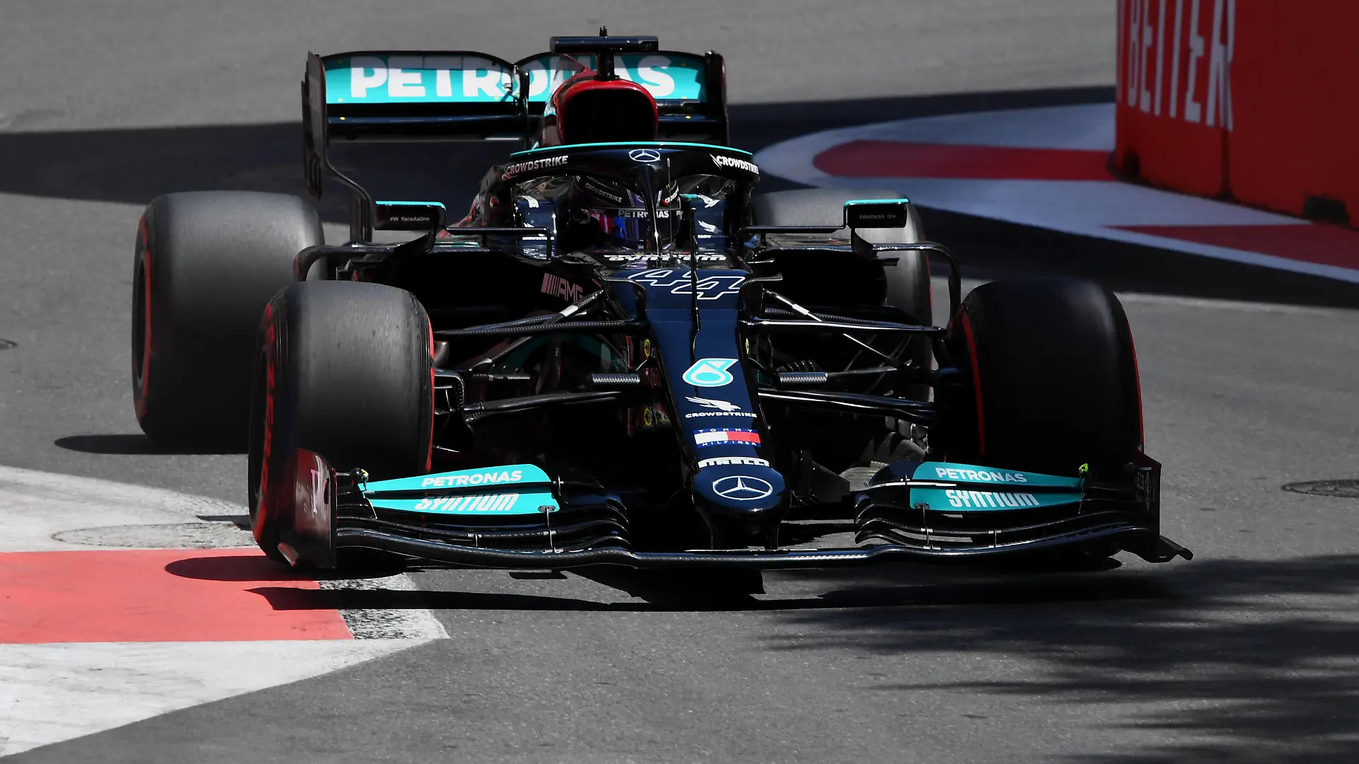  Formula 1 2021: Azerbaijan GP BAKU CITY CIRCUIT, AZERBAIJAN - JUNE 04: Sir Lewis Hamilton, Mercedes W12 during the Azerbaijan GP at Baku City Circuit on Friday June 04, 2021 in Baku, Azerbaijan. Photo by Mark Sutton / Sutton Images Images PUBLICATIONxINxGERxSUIxAUTxHUNxONLY GP2106_091229MS1_2033