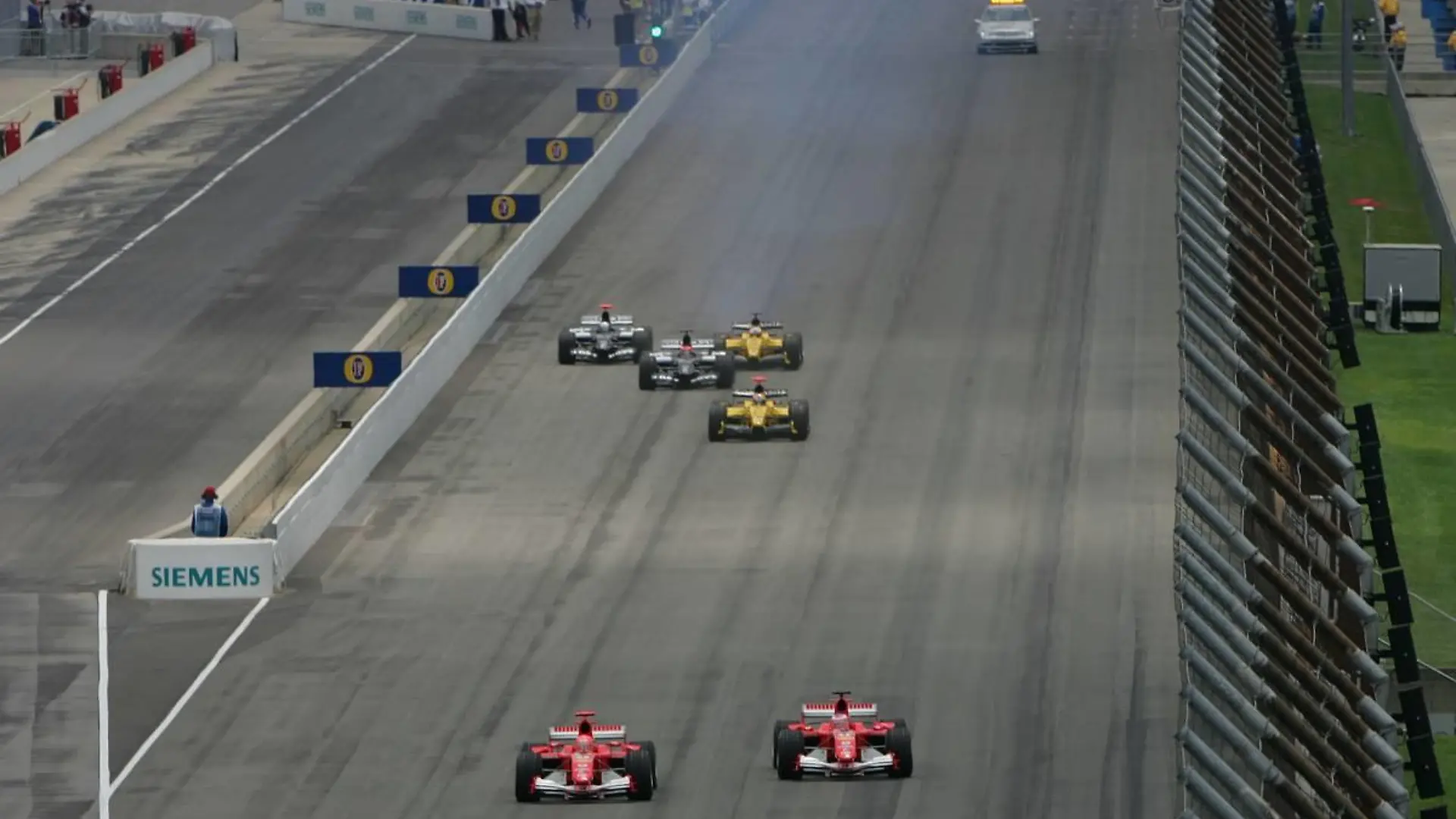 19.06.2005 Indianapolis, USA, Michael Schumacher, GER, Scuderia Ferrari Marlboro, F2005, Action, Track leads The Start of the race - June, Formula 1 World Championship, Rd 9, American Grand Prix, Indianapolis, USA, Race - www.xpb.cc, EMail: info@xpb.cc - copy of publication required for printed pictures. Every used picture is fee-liable. © Copyright: xpb.cc