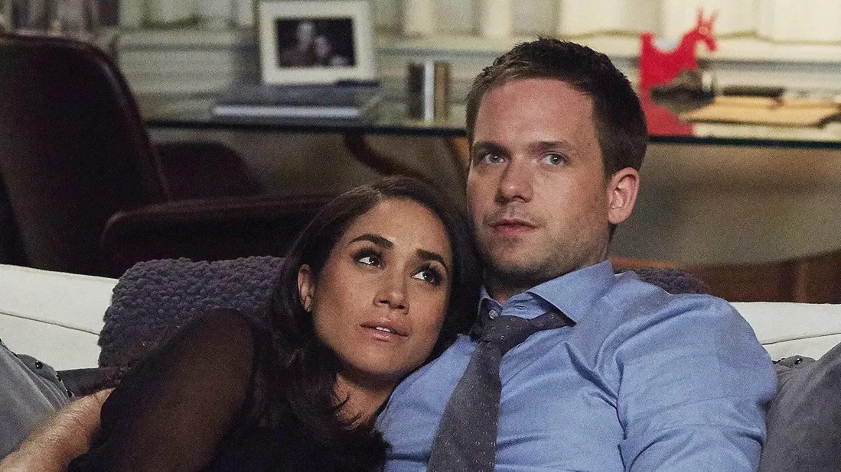 RELEASE DATE: 2011- TITLE: Suits STUDIO: DIRECTOR: Aaron Korsh PLOT: On the run from a drug deal gone bad, Mike Ross, a brilliant college-dropout, finds himself a job working with Harvey Specter, one of New York City s best lawyers. STARRING: MEGHAN MARKLE as Rachel Zane, PATRICK J. ADAMS as Michael Ross Episode 612. Toronto Canada PUBLICATIONxINxGERxSUIxAUTxONLY - ZUMAg86_ 20180512_sha_g86_008 Copyright: xUSAxNetworkx  