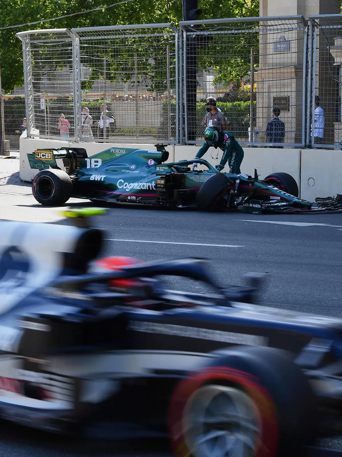 Formula 1 2021: Azerbaijan GP BAKU CITY CIRCUIT, AZERBAIJAN - JUNE 05: Lance Stroll, Aston Martin AMR21, puts the steering wheel back on his car after hitting the wall during the Azerbaijan GP at Baku City Circuit on Saturday June 05, 2021 in Baku, Azerbaijan. Photo by Mark Sutton / Sutton Images Images PUBLICATIONxINxGERxSUIxAUTxHUNxONLY GP2106_120505MS1_5148 