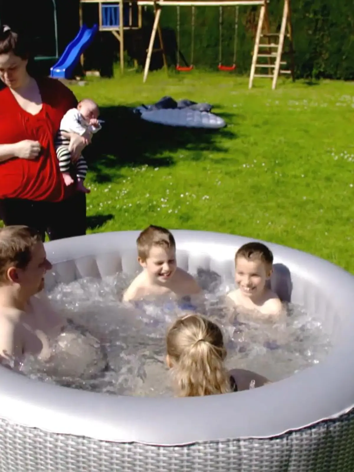Was kühles Nasses im Sommer gehört zu dem perfekten Sommerspaß. Für den eigenen Garten testen wir zwei Whirlpool-Modelle zum Aufblasen.
