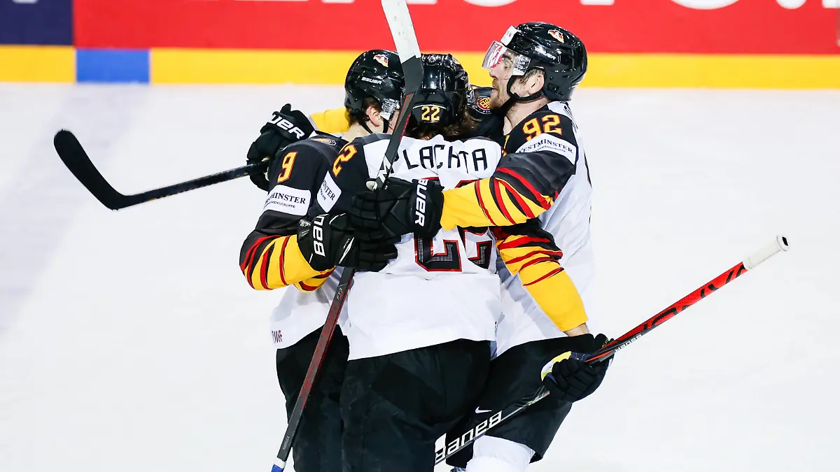 03.06.2021, Riga, Olympic Sports Centre, Quarterfinal: Switzerland - Germany 2021 IIHF Ice hockey, Eishockey World Championship, WM, Weltmeisterschaft , 9 Leon Gawanke Germany celebrates his goal for the 2-2. from left 9 Leon Gawanke Germany, 22 Matthias Plachta Germany and 92 Marcel Noebels Germany Riga Riga Latvia *** 03 06 2021, Riga, Olympic Sports Centre, Quarterfinal Switzerland Germany 2021 IIHF Ice Hockey World Championship , 9 Leon Gawanke Germany celebrates his goal for the 2 2 from left 9 Leon Gawanke Germany , 22 Matthias Plachta Germany and 92 Marcel Noebels Germany Riga Riga Latvia PUBLICATIONxNOTxINxSUI Copyright: xJustPictures.ch/JarixPestelaccix 