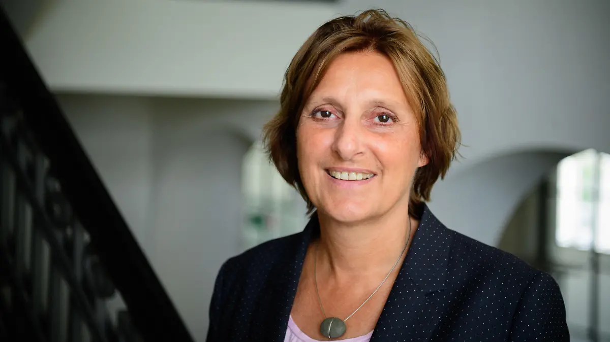 ARCHIV - 04.08.2020, Brandenburg, Potsdam: Britta Ernst (SPD), Brandenburger Ministerin für Bildung, Jugend und Sport in Brandenburg. Alle Schüler sollen nach den Worten der Präsidentin der Kultusministerkonferenz noch im März wieder in die Schule gehen können. Foto: Soeren Stache/dpa-Zentralbild/dpa +++ dpa-Bildfunk +++