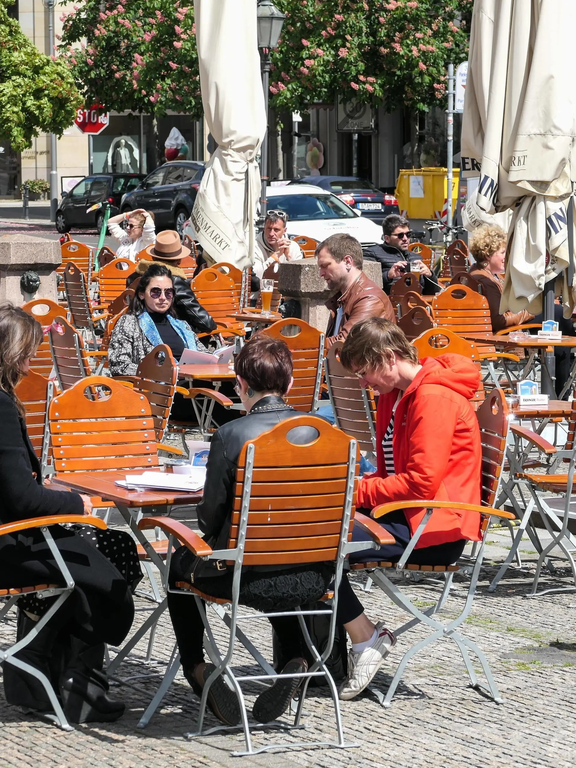  210522 -- BERLIN, May 22, 2021 -- Guests are seen at the outdoor area of a restaurant in Berlin, capital of Germany, May 21, 2021. Restaurants in Berlin are allowed to serve guests outdoors from Friday. Photo by /Xinhua GERMANY-BERLIN-COVID-19-RESTAURANTS StefanxZeitz PUBLICATIONxNOTxINxCHN