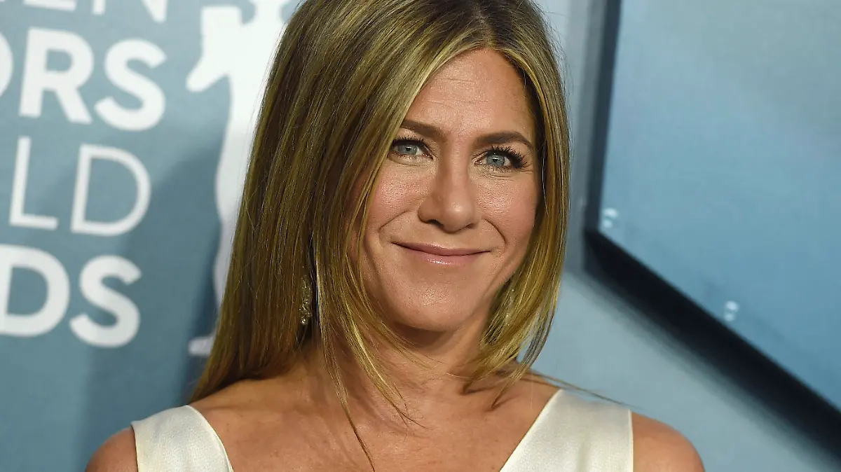 ARCHIV - 19.01.2020, USA, Los Angeles: Die Schauspielerin Jennifer Aniston kommt zur Verleihung der Screen Actors Guild Awards in der Shrine Auditorium & Expo Hall. (zu dpa "Jennifer Aniston scherzt über Partnerlook mit Harry Styles") Foto: Jordan Strauss/Invision/AP/dpa +++ dpa-Bildfunk +++