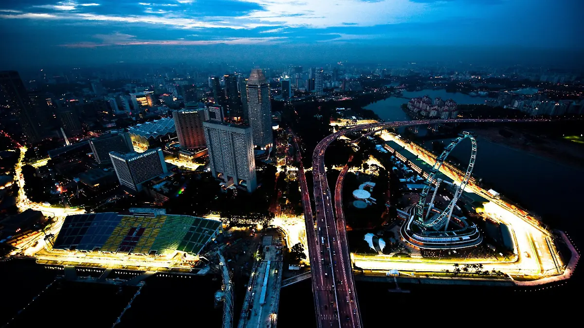 A handout photo from the Singapore Tourism Board (STB) released on 23 September 2009 shows an aerial view of the street circuit of the Singapore Formula One Grand Pix night race in Singapore. The race will be held on 27 September. +++(c) dpa - Bildfunk+++