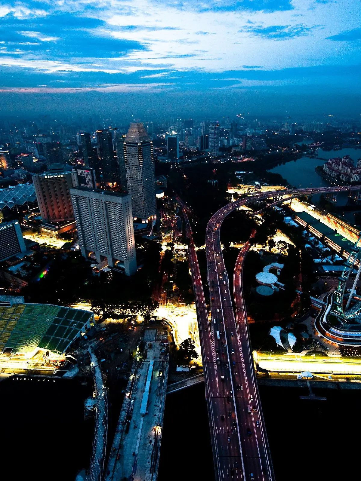 A handout photo from the Singapore Tourism Board (STB) released on 23 September 2009 shows an aerial view of the street circuit of the Singapore Formula One Grand Pix night race in Singapore. The race will be held on 27 September. +++(c) dpa - Bildfunk+++
