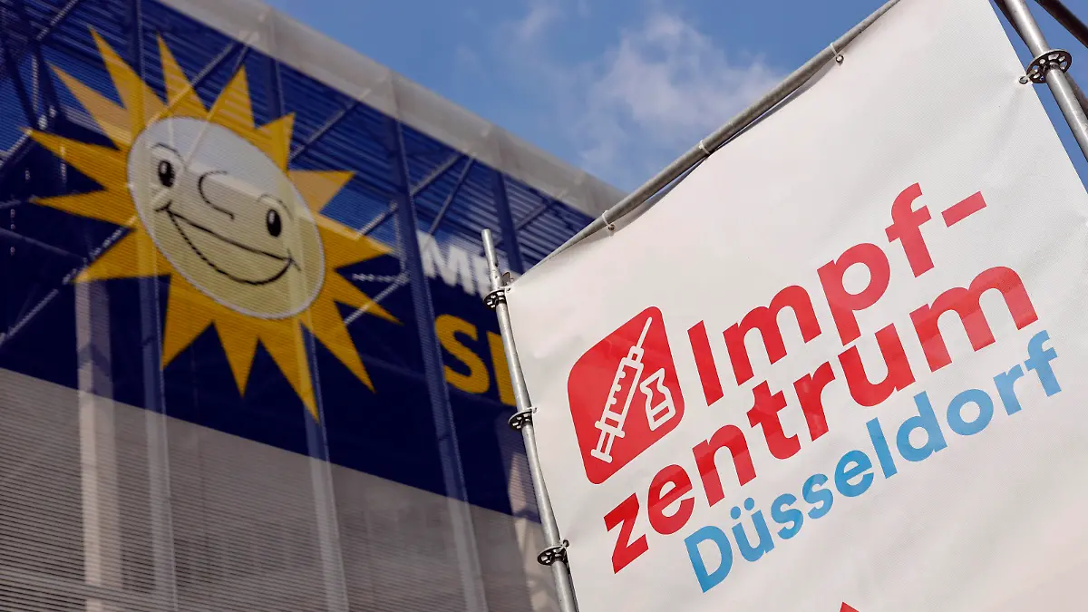 Impfzentrum in Düsseldorf an der Merkur Spiel-Arena.