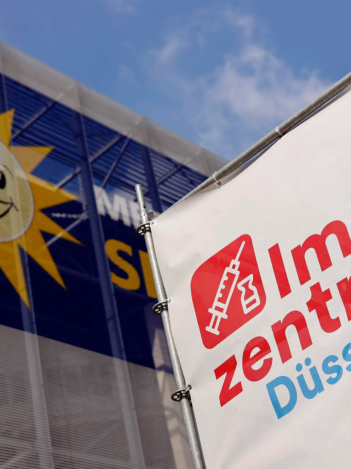 Impfzentrum in Düsseldorf an der Merkur Spiel-Arena.