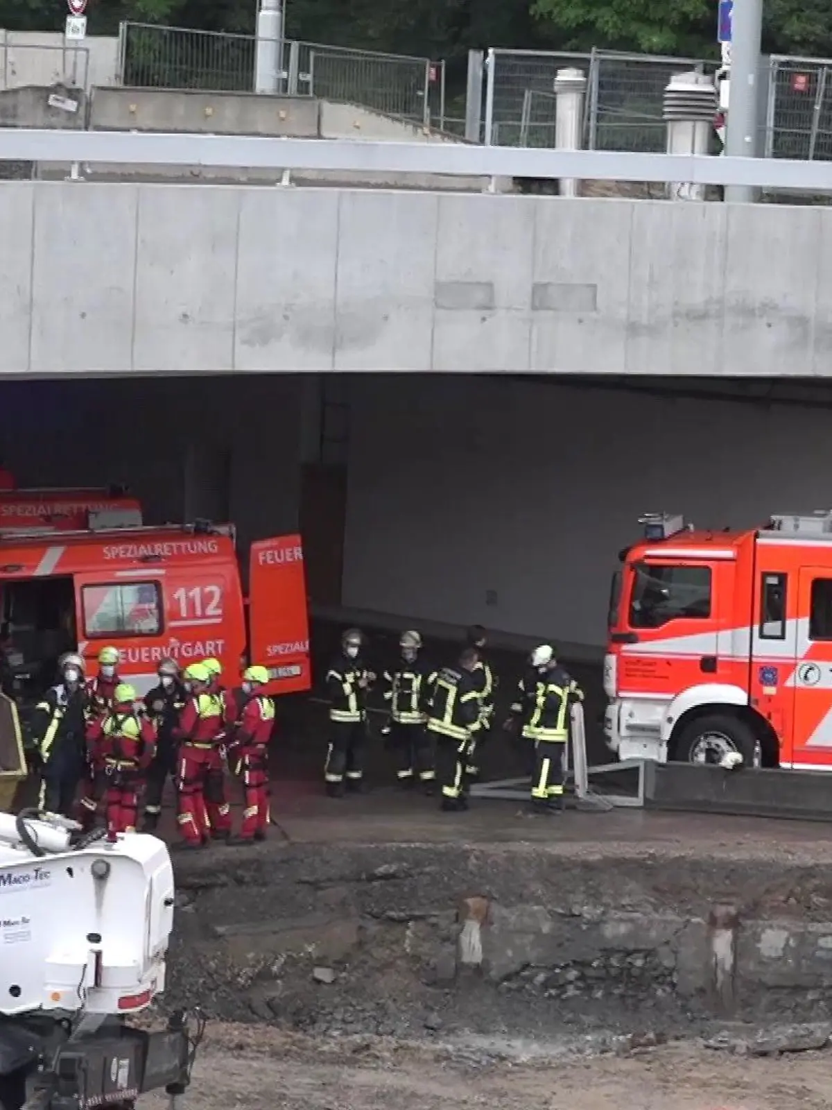 Stuttgarter Feuerwehr nach tödlichem Unglück auf Baustelle im Großeinsatz