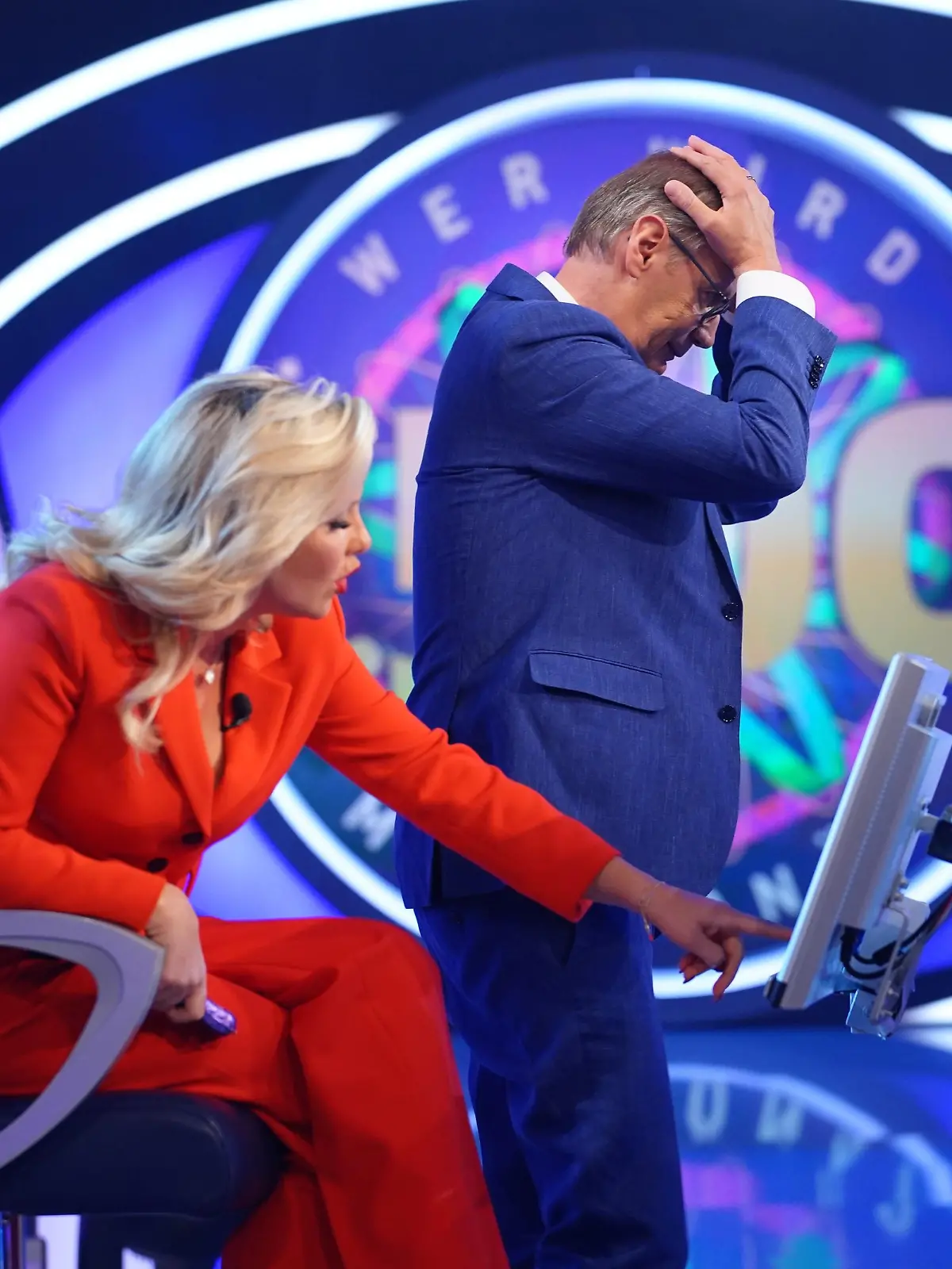 Evelyn Burdecki lässt Günther Jauch schon bei der 5-Euro-Frage verzweifeln.