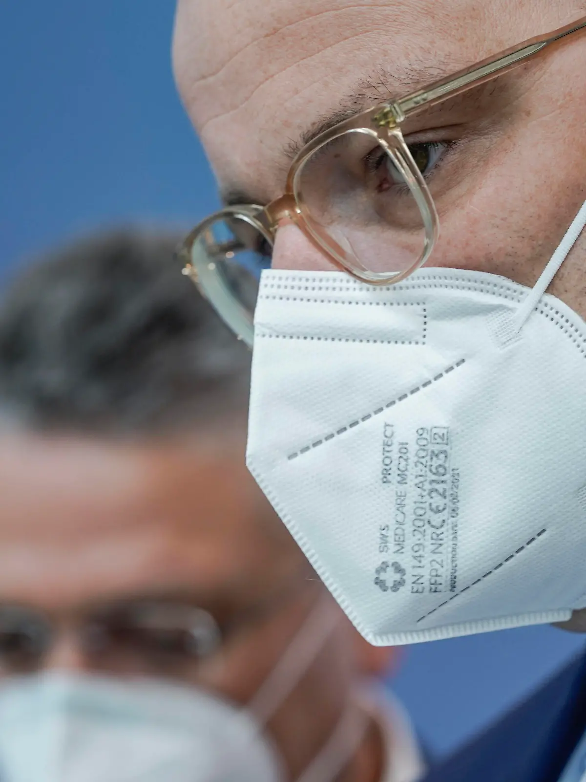  Bundespressekonferenz zur Aktuellen Corona-Lage Aktuell,01.06.2021,Berlin,Bundesgesundheitsminister Jens Spahn gemeinsam mit Prof. Dr. Lothar H. Wieler, Praesident Robert Koch-Institut RKI bei verlassen der Bundespressekonferenz zum Thema Aktuelle Corona-Lage Berlin Berlin Deutschland *** Federal Press Conference on the Current Corona Situation Current,01 06 2021,Berlin,Federal Health Minister Jens Spahn together with Prof Dr Lothar H Wieler, President Robert Koch Institute RKI at leave of the Federal Press Conference on the Current Corona Situation Berlin Berlin Germany