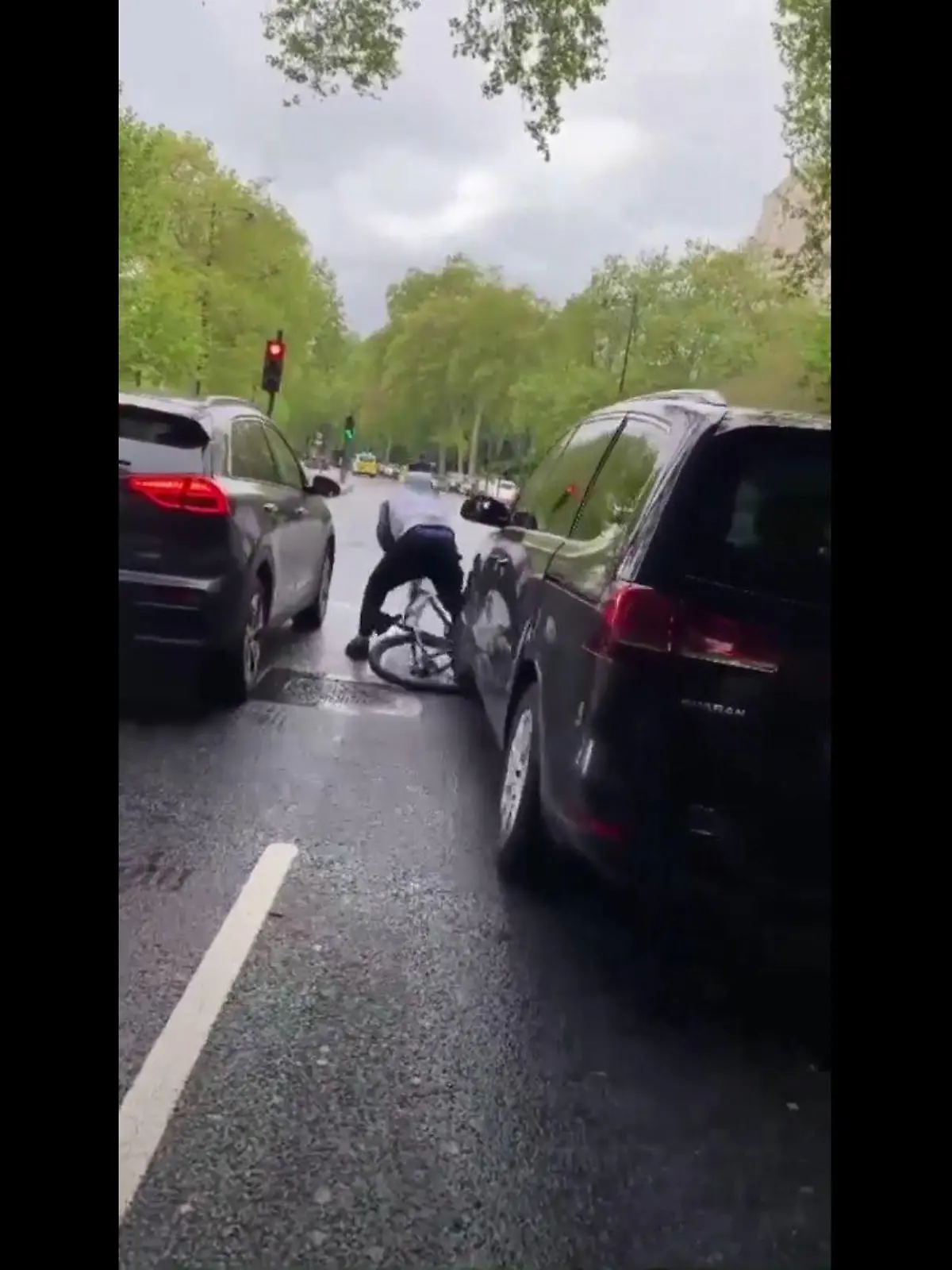 Es ist wohl pures Glück, dass der Fahrradfahrer nicht schwerer verletzt wurde.