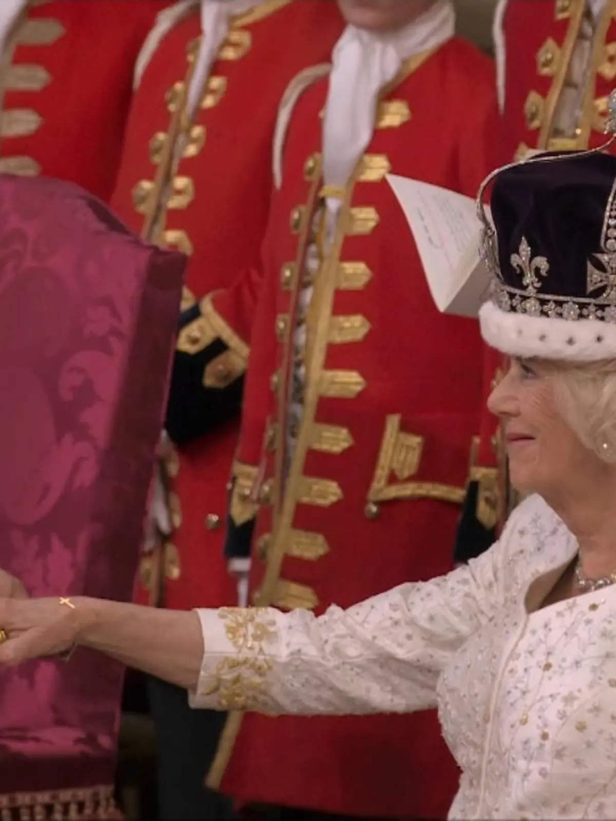 Bild zu: "Offiziell: Camilla ist jetzt Queen!"