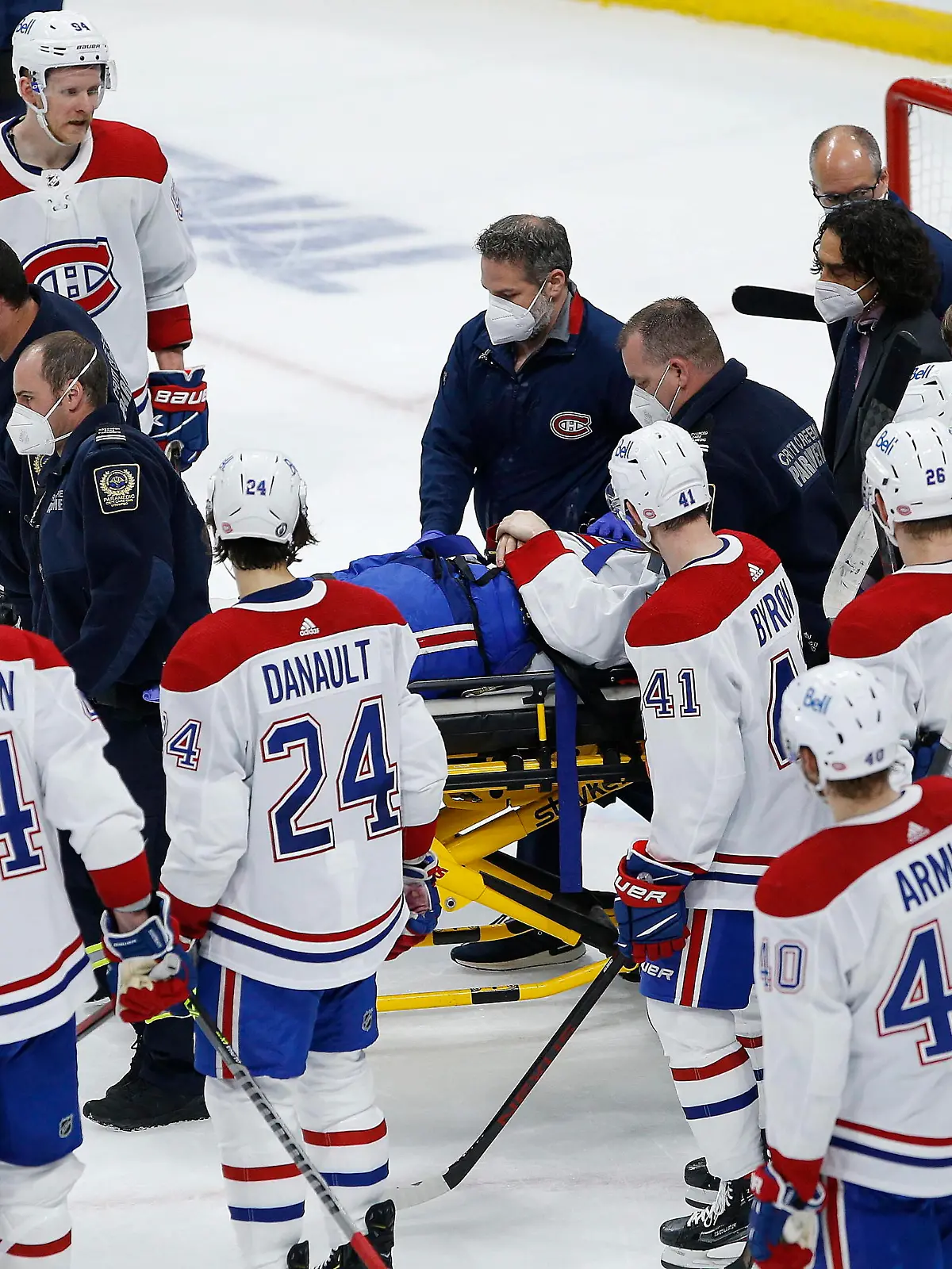  June 2, 2021, Winnipeg, mb, Canada: Montreal Canadiens Jake Evans 71 is taken off the ice on a stretcher after getting hit by Winnipeg Jets Mark Scheifele 55 during third period NHL, Eishockey Herren, USA Stanley Cup hockey action in Winnipeg, Wednesday, June 2, 2021. Winnipeg Jets vs Montreal Canadiens PUBLICATIONxINxGERxSUIxAUTxONLY - ZUMAc35_ 20210602_zaf_c35_096 Copyright: xJohnxWoodsx